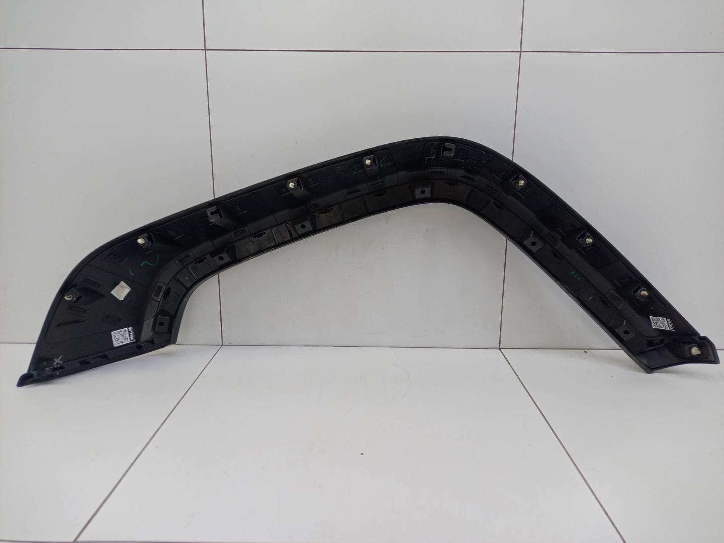 Накладка переднего крыла правого