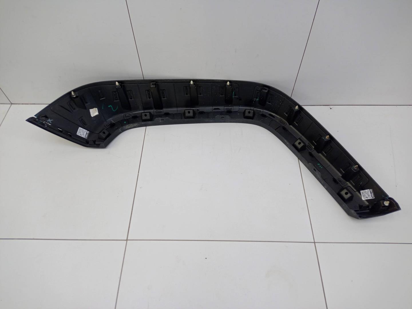 Накладка переднего крыла правого