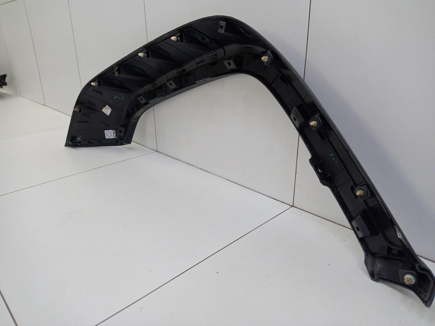 Накладка переднего крыла правого