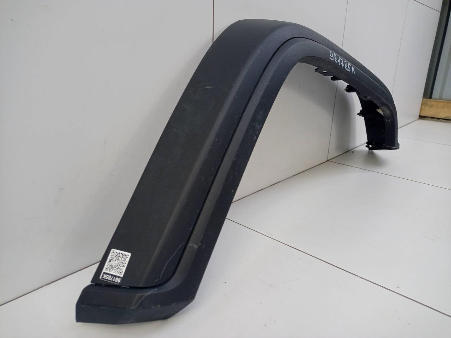 Накладка переднего крыла правого