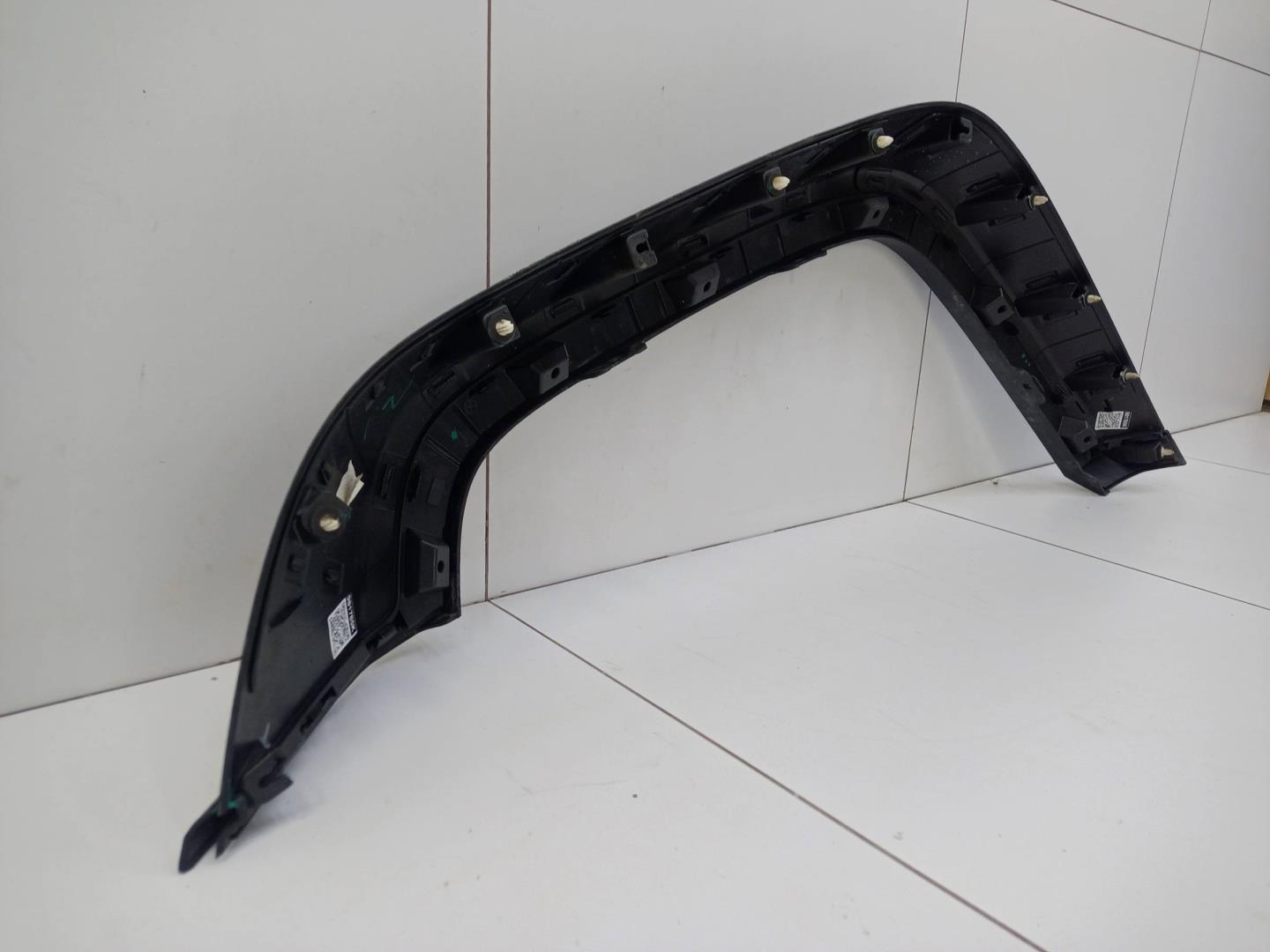 Накладка переднего крыла правого