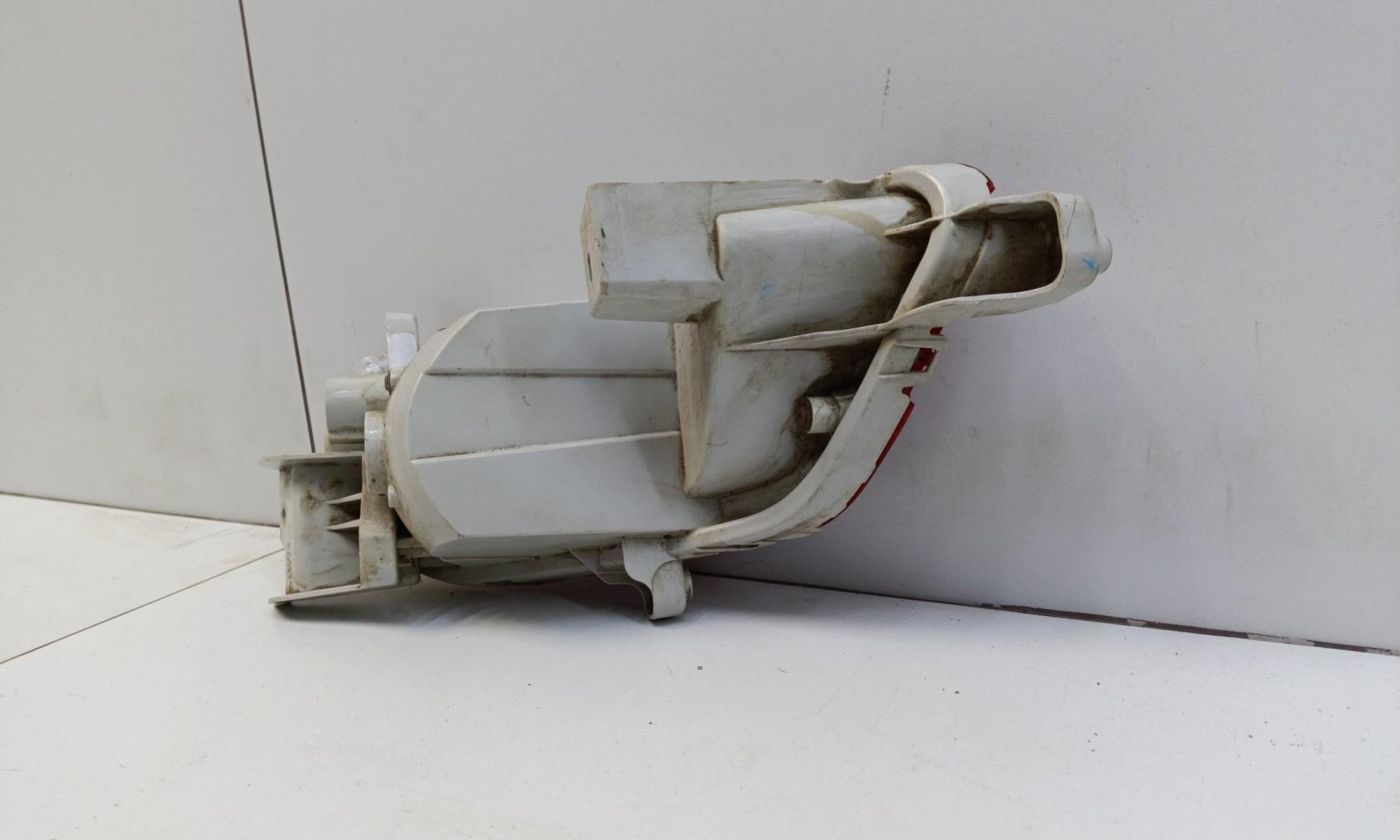 Фонарь задний в бампер правый