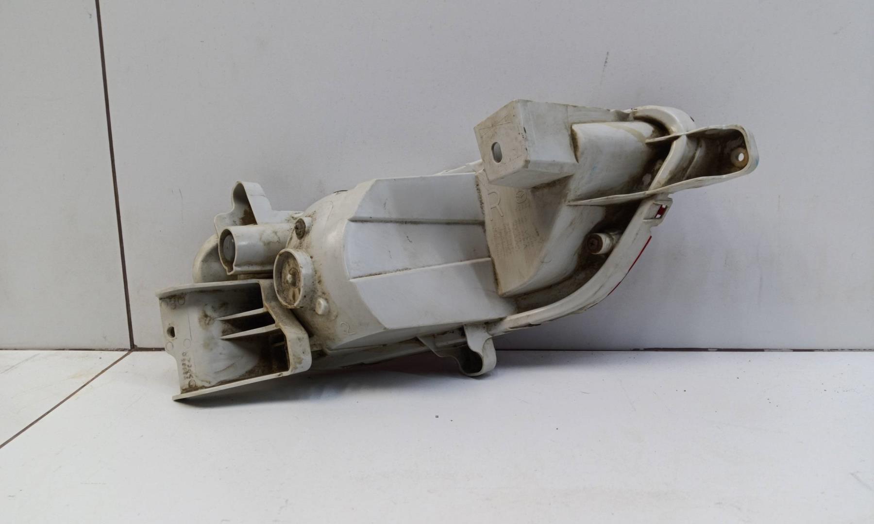 Фонарь задний в бампер правый