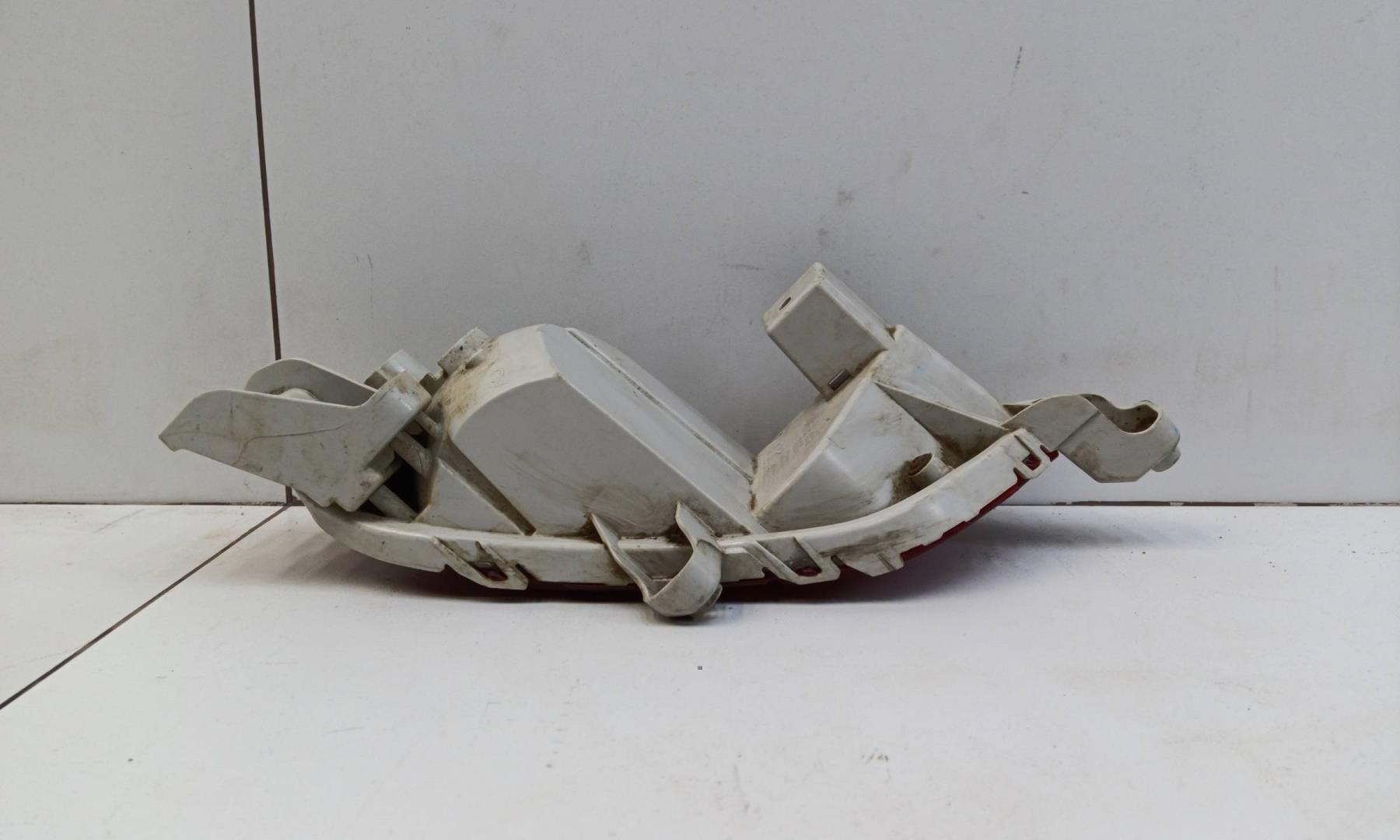 Фонарь задний в бампер правый