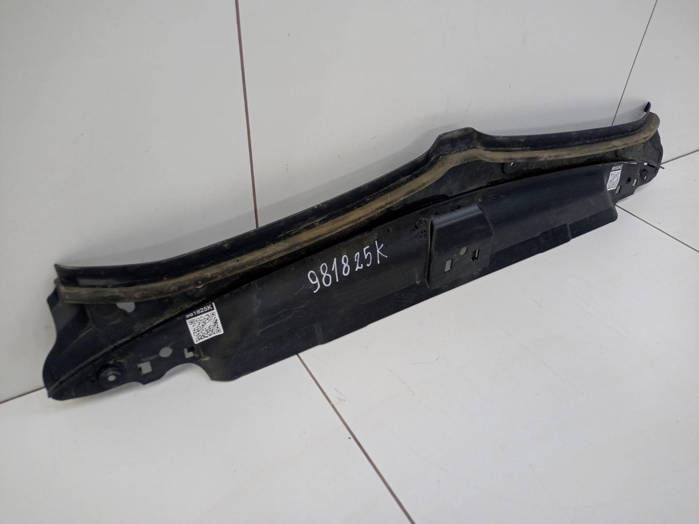 Кожух замка капота