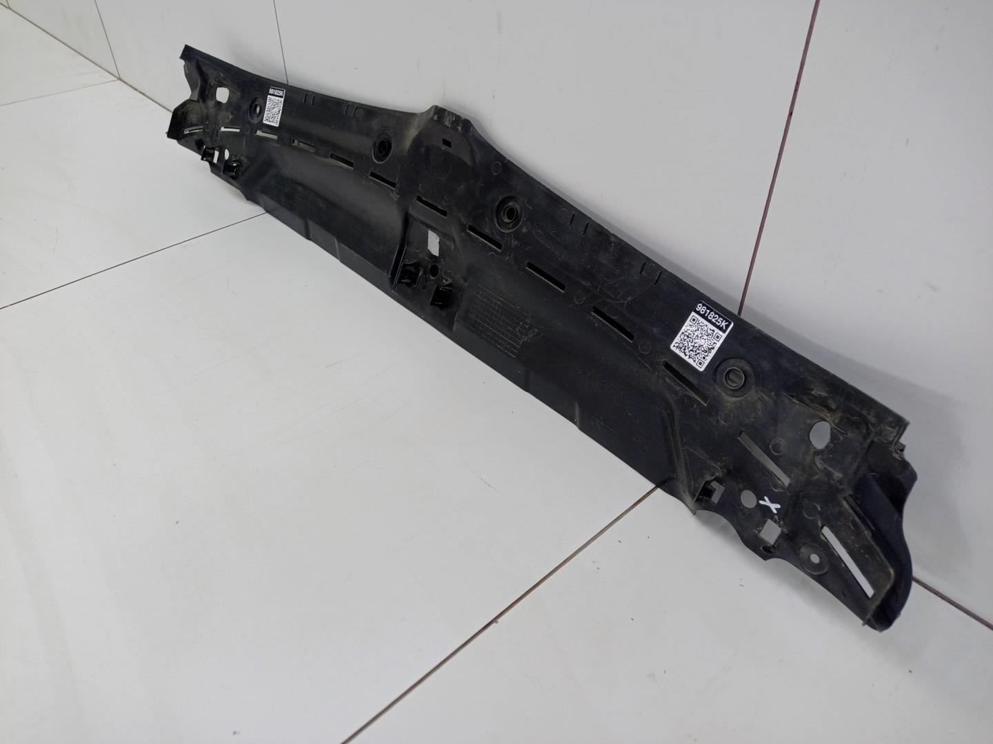 Кожух замка капота