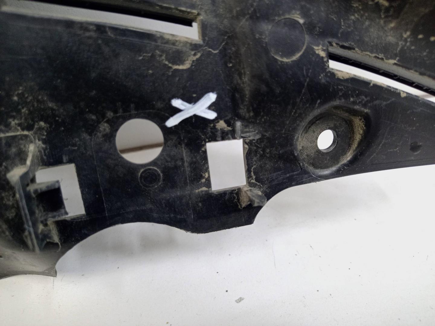 Кожух замка капота