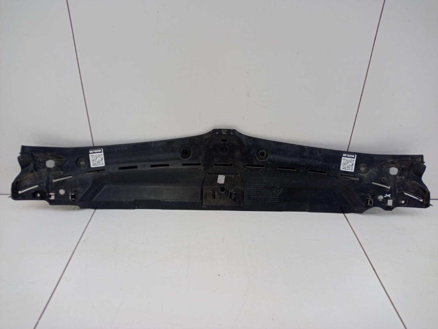 Кожух замка капота