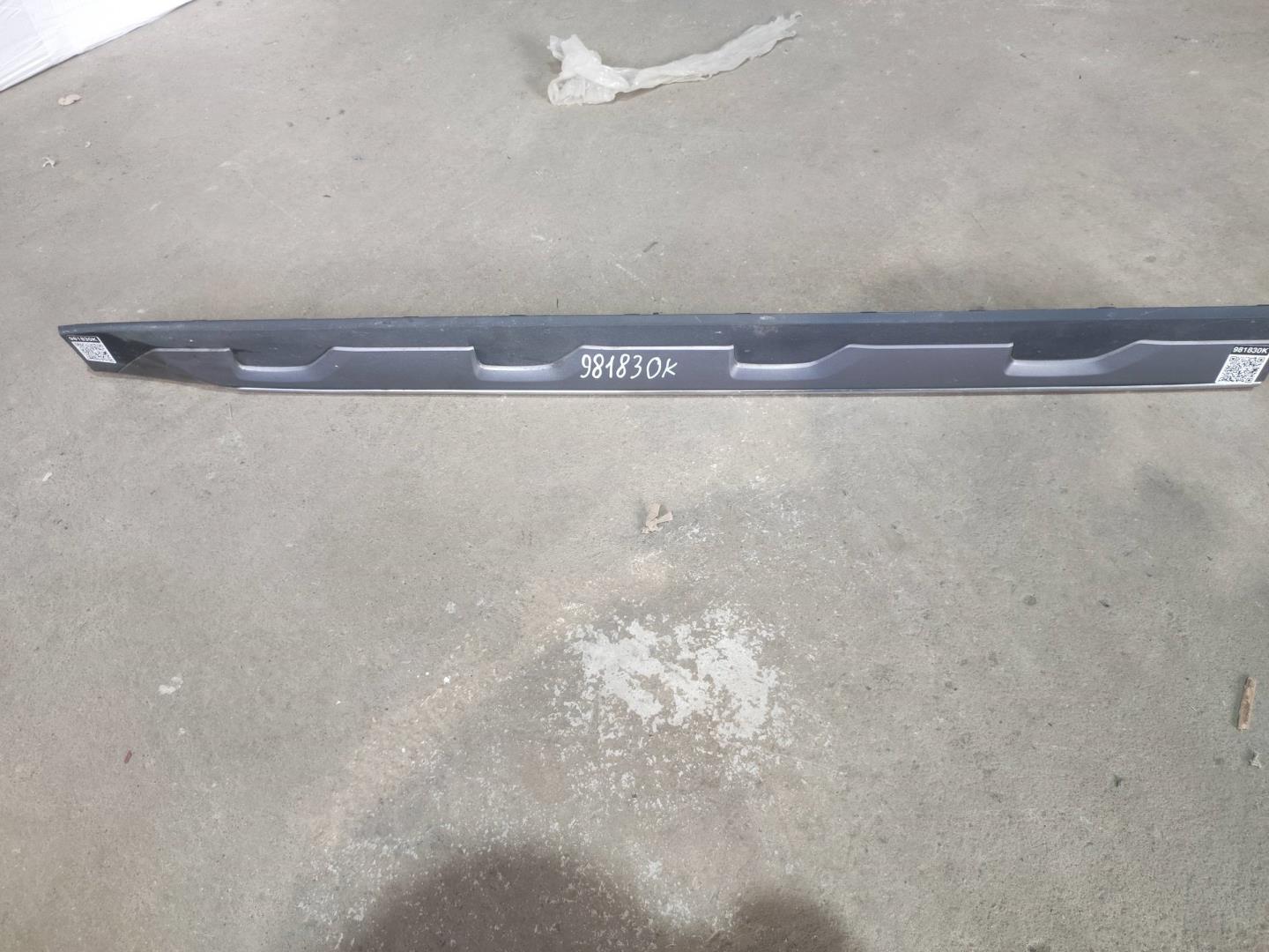 Накладка двери передней правой