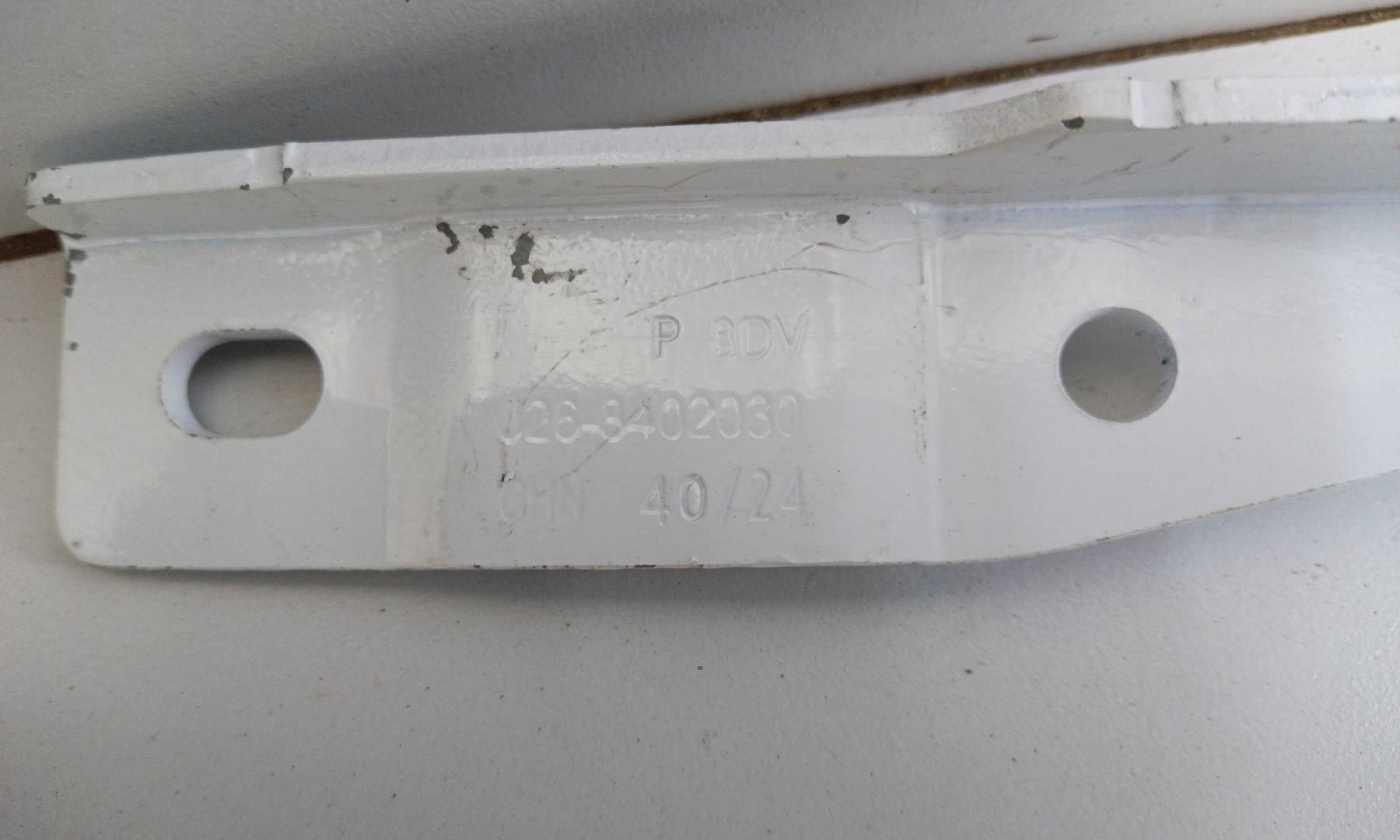 Петля капота левая