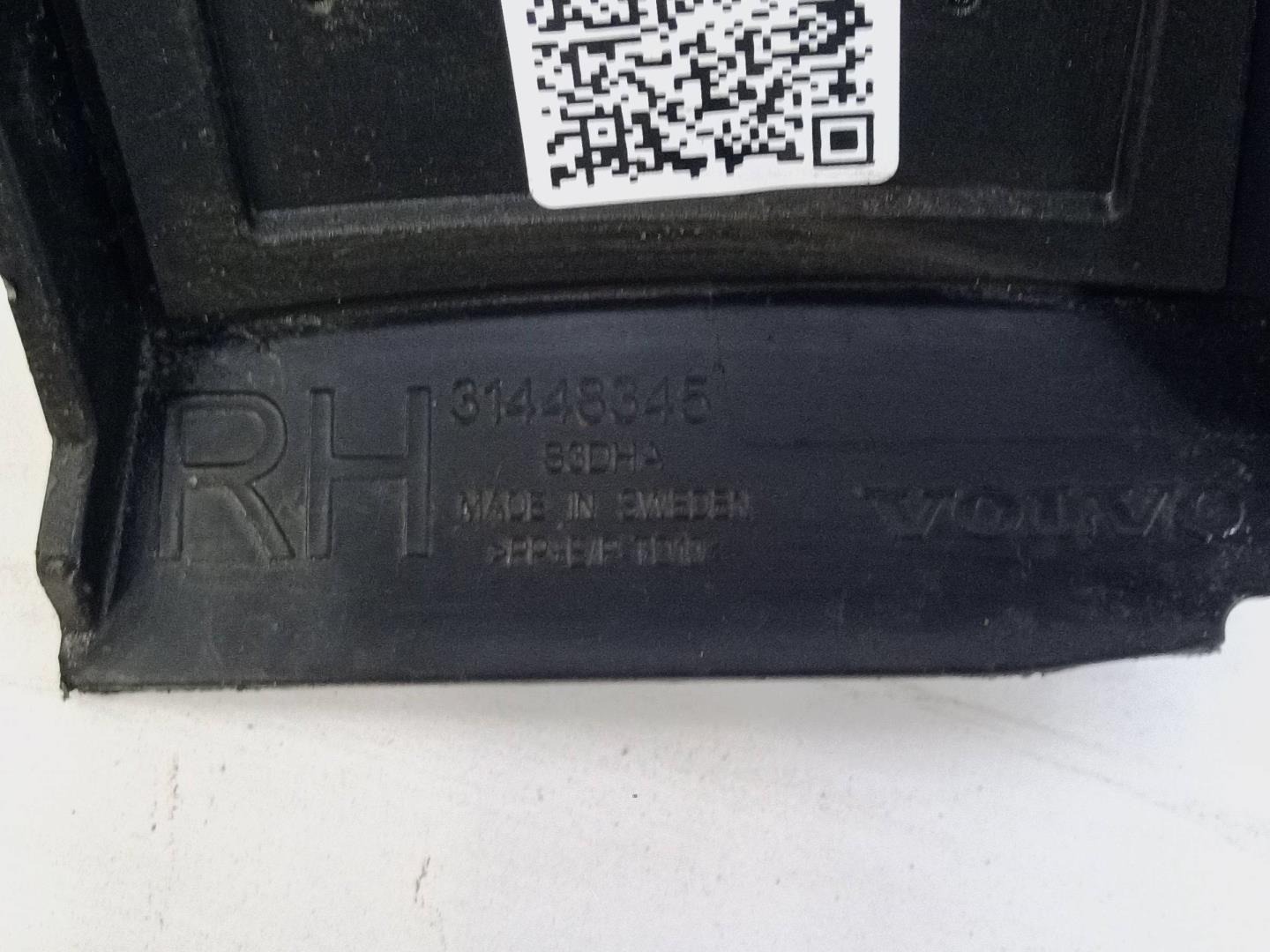 Накладка переднего крыла правого