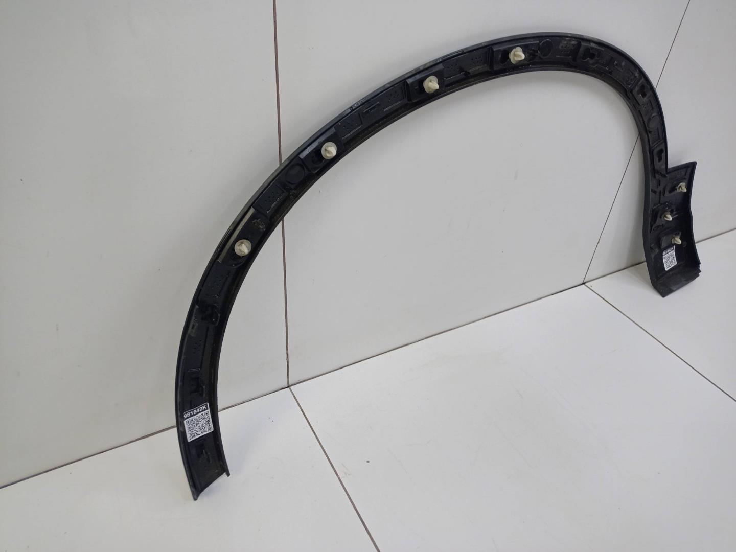 Накладка переднего крыла правого