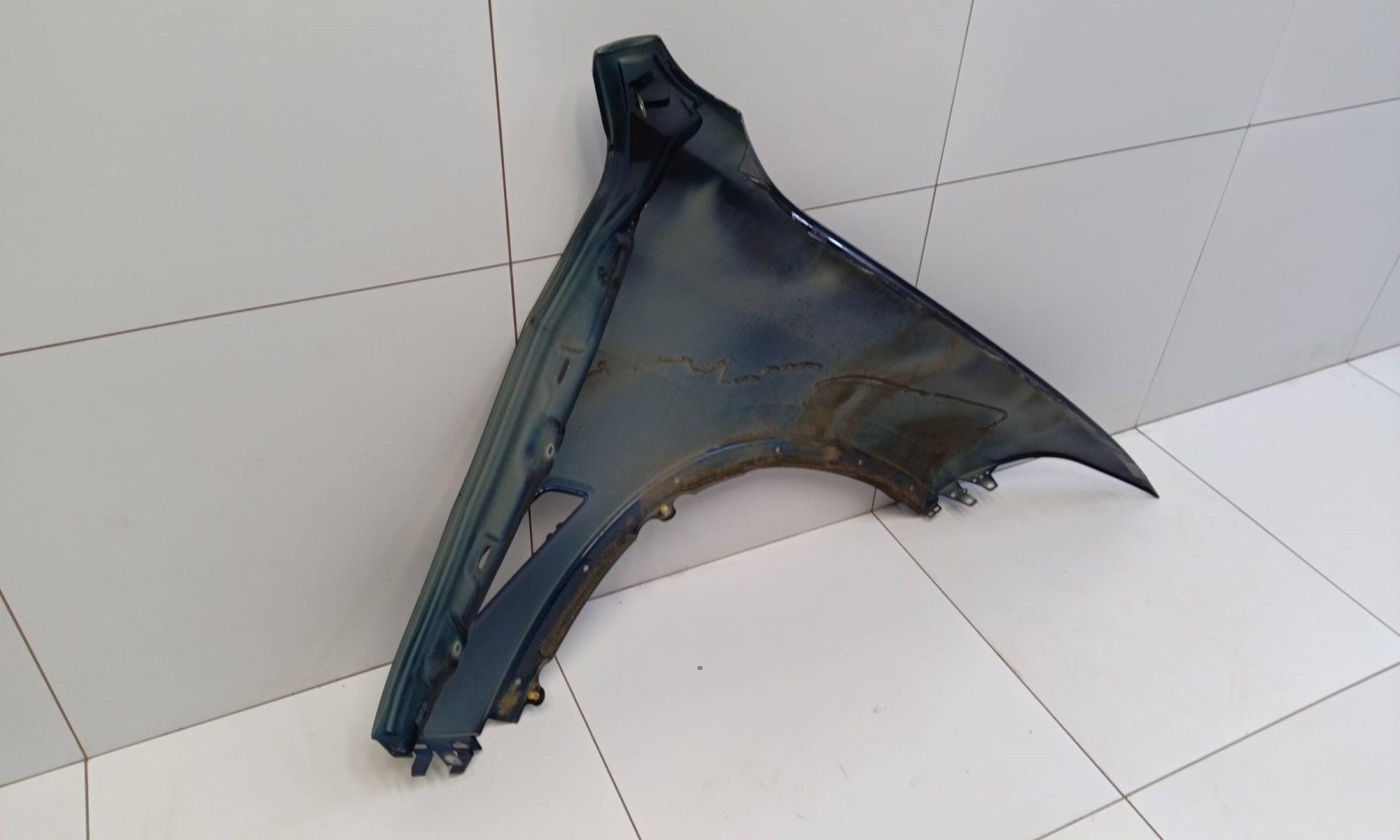 Крыло переднее левое