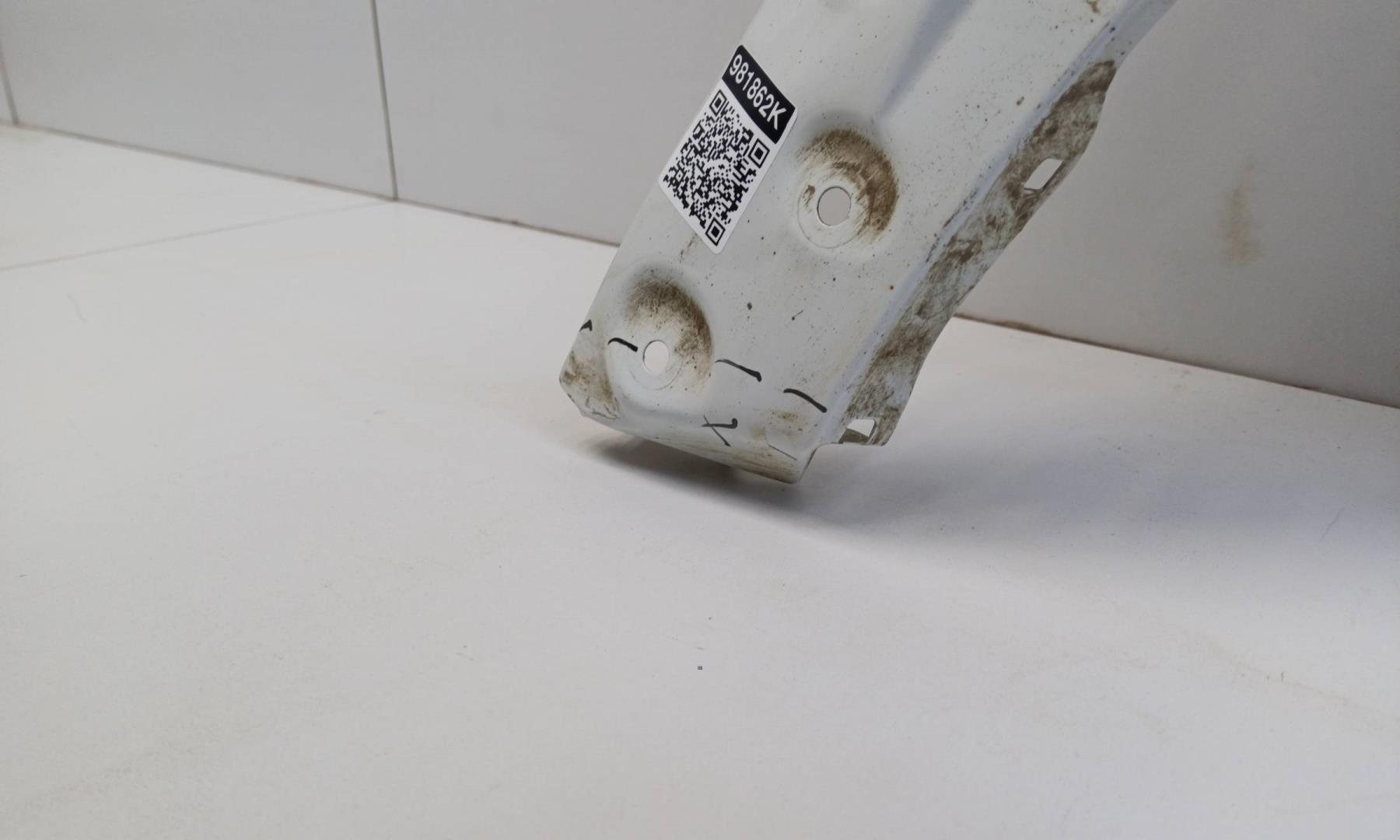 Крыло переднее правое