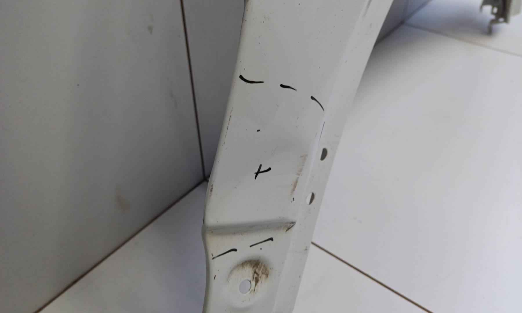 Крыло переднее правое