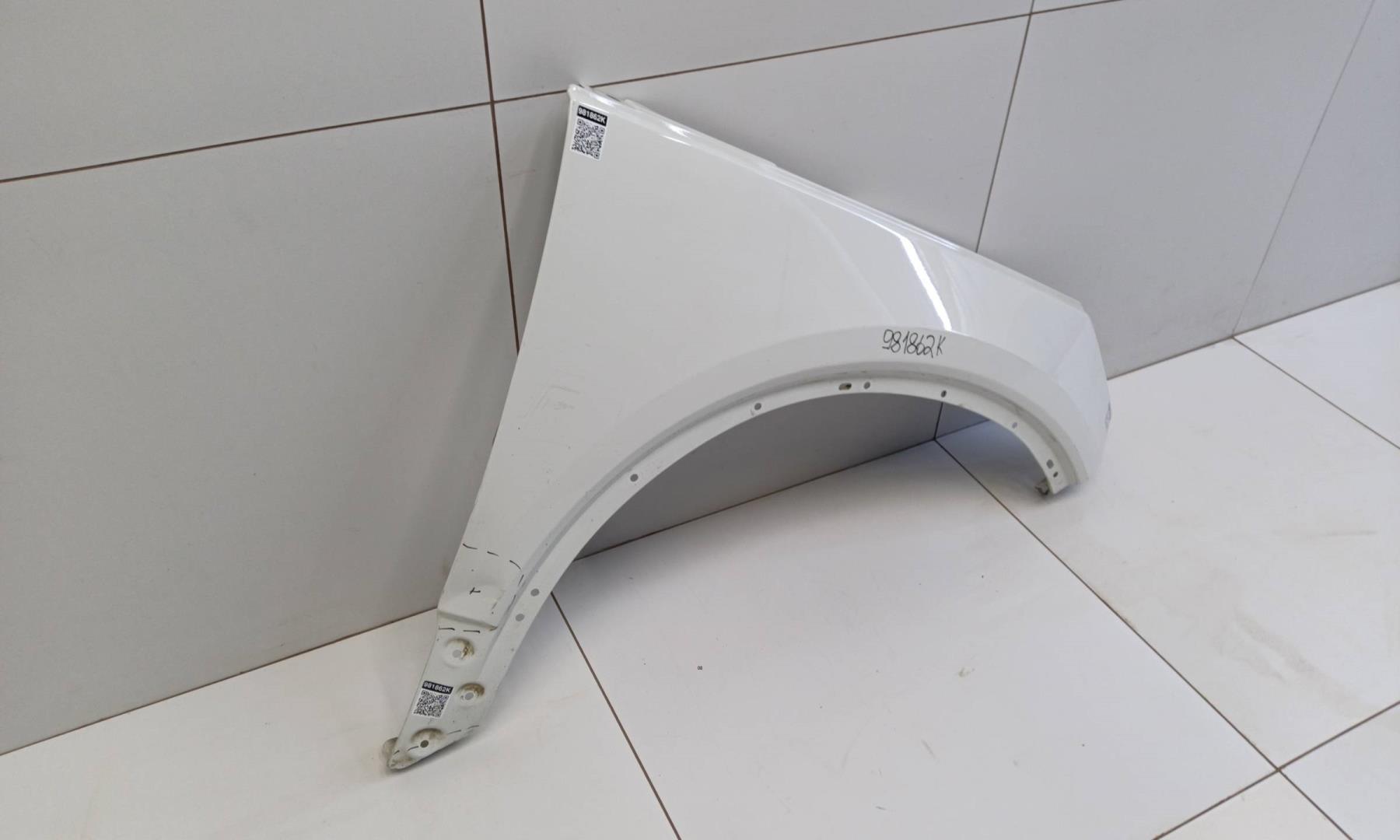 Крыло переднее правое