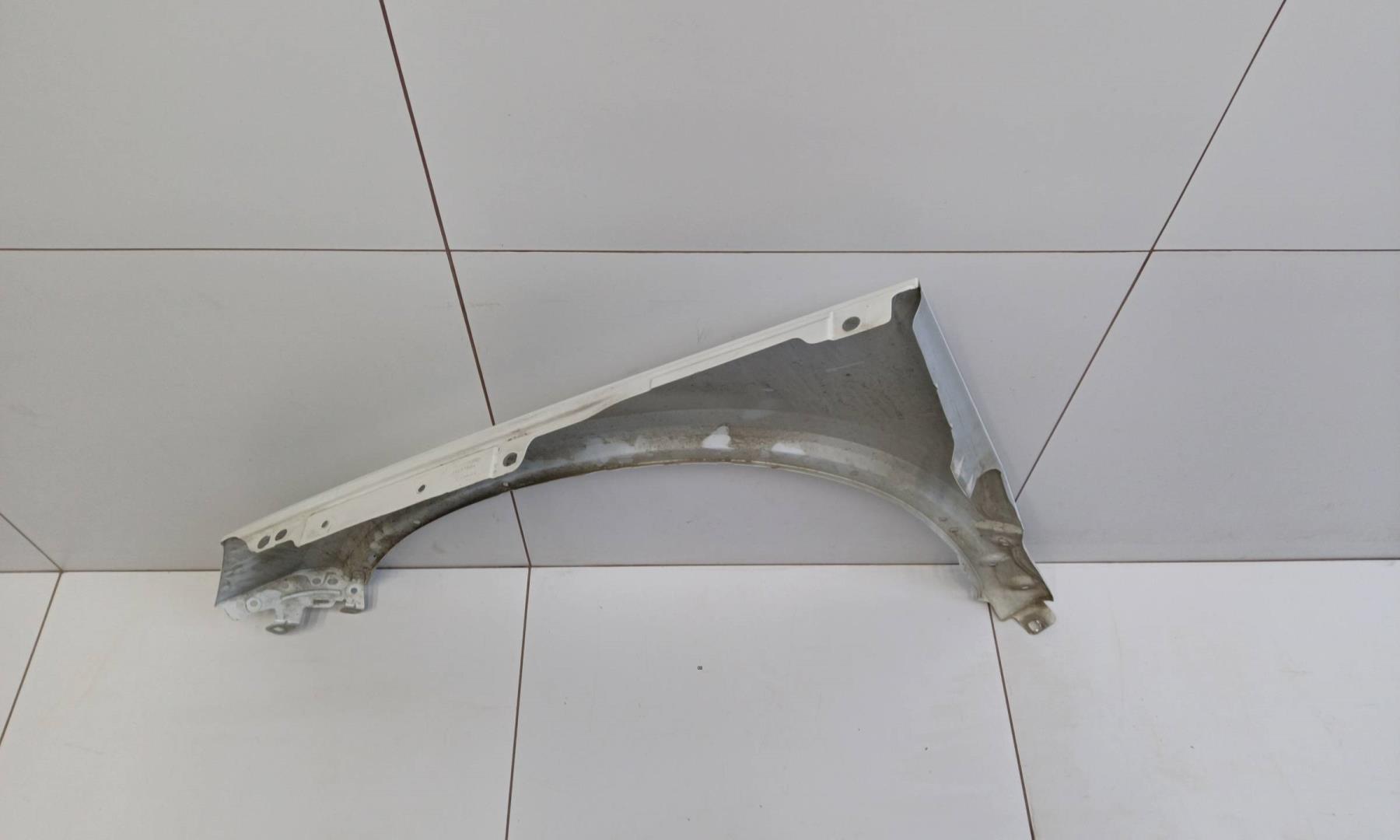 Крыло переднее правое