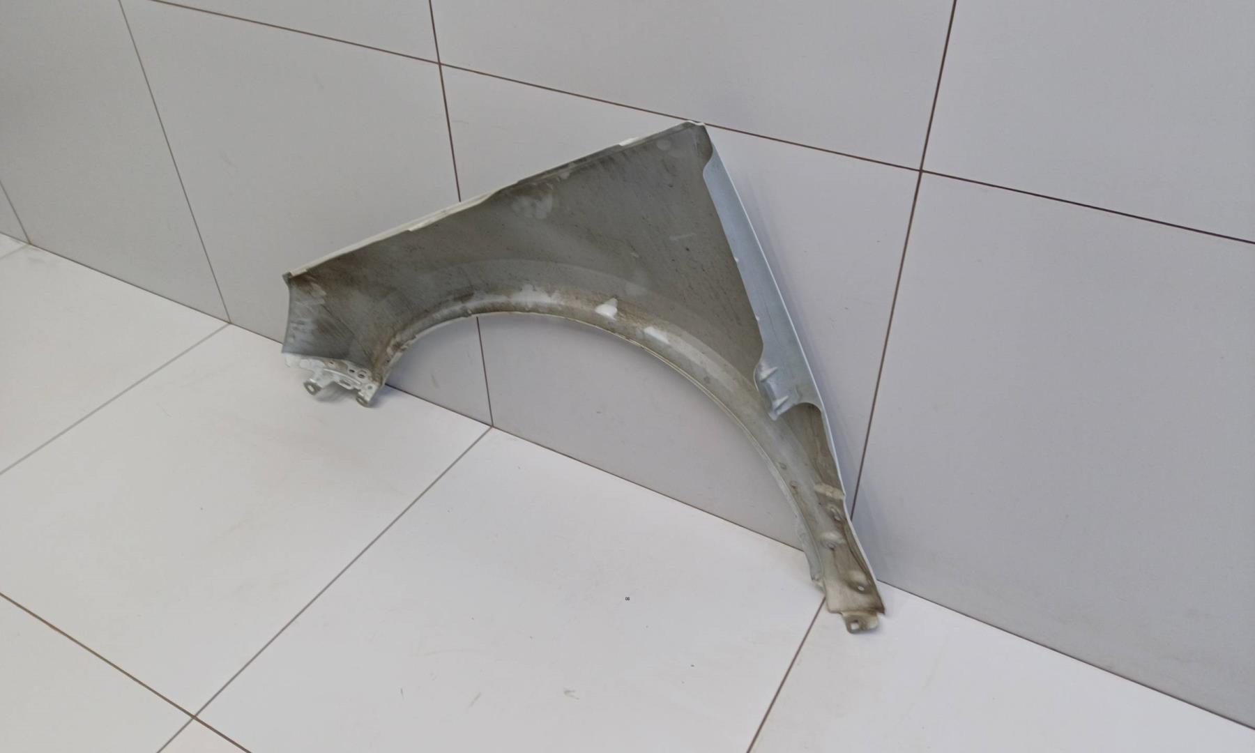 Крыло переднее правое