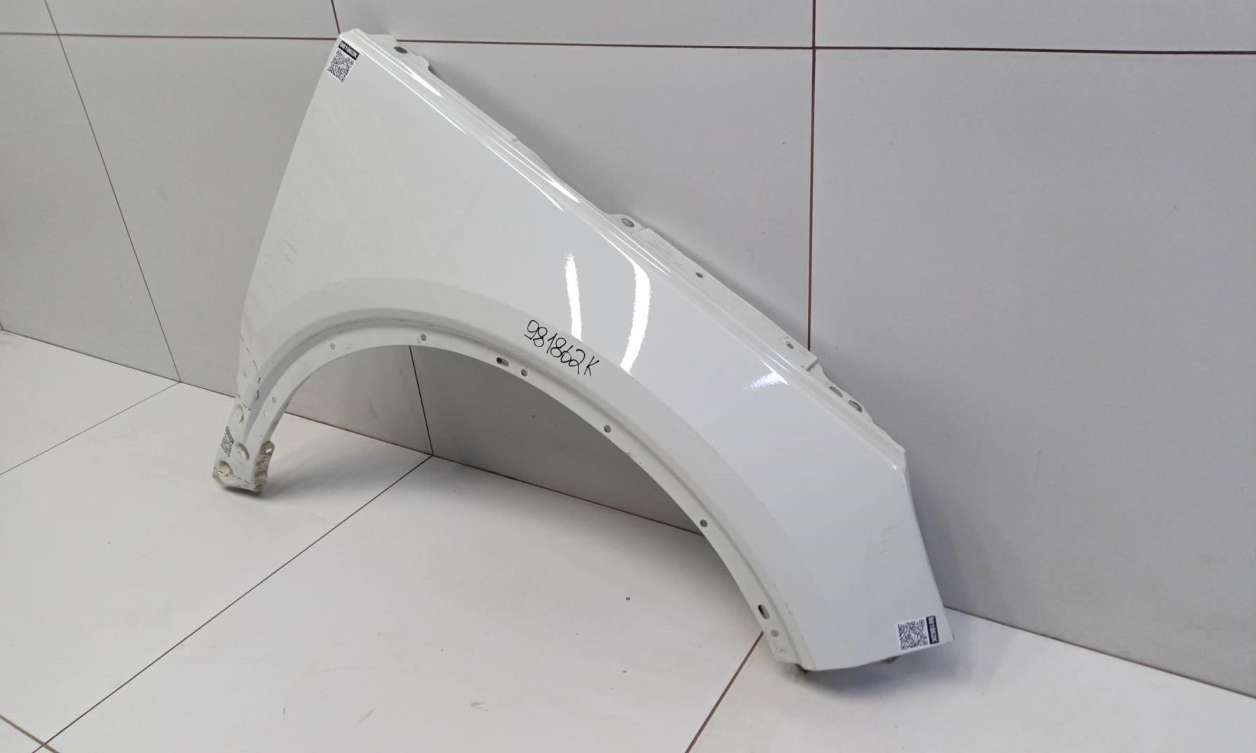 Крыло переднее правое