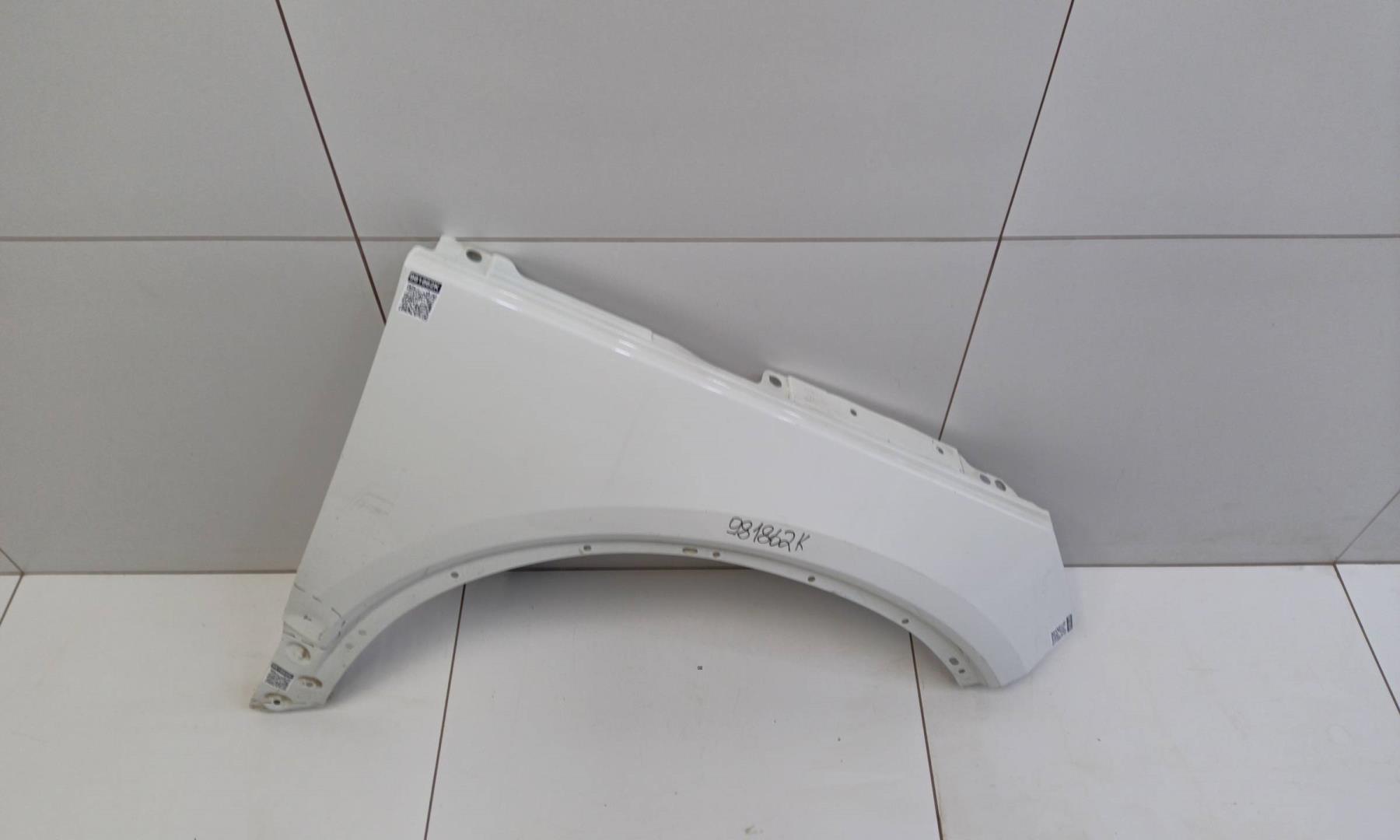 Крыло переднее правое