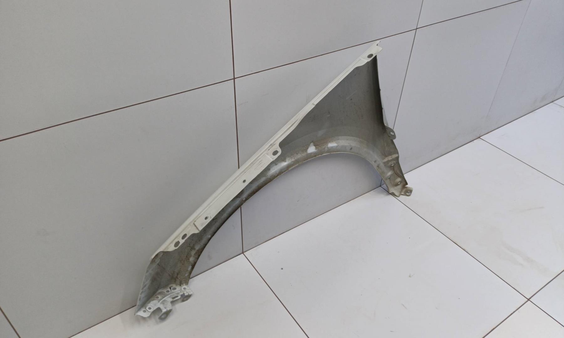 Крыло переднее правое