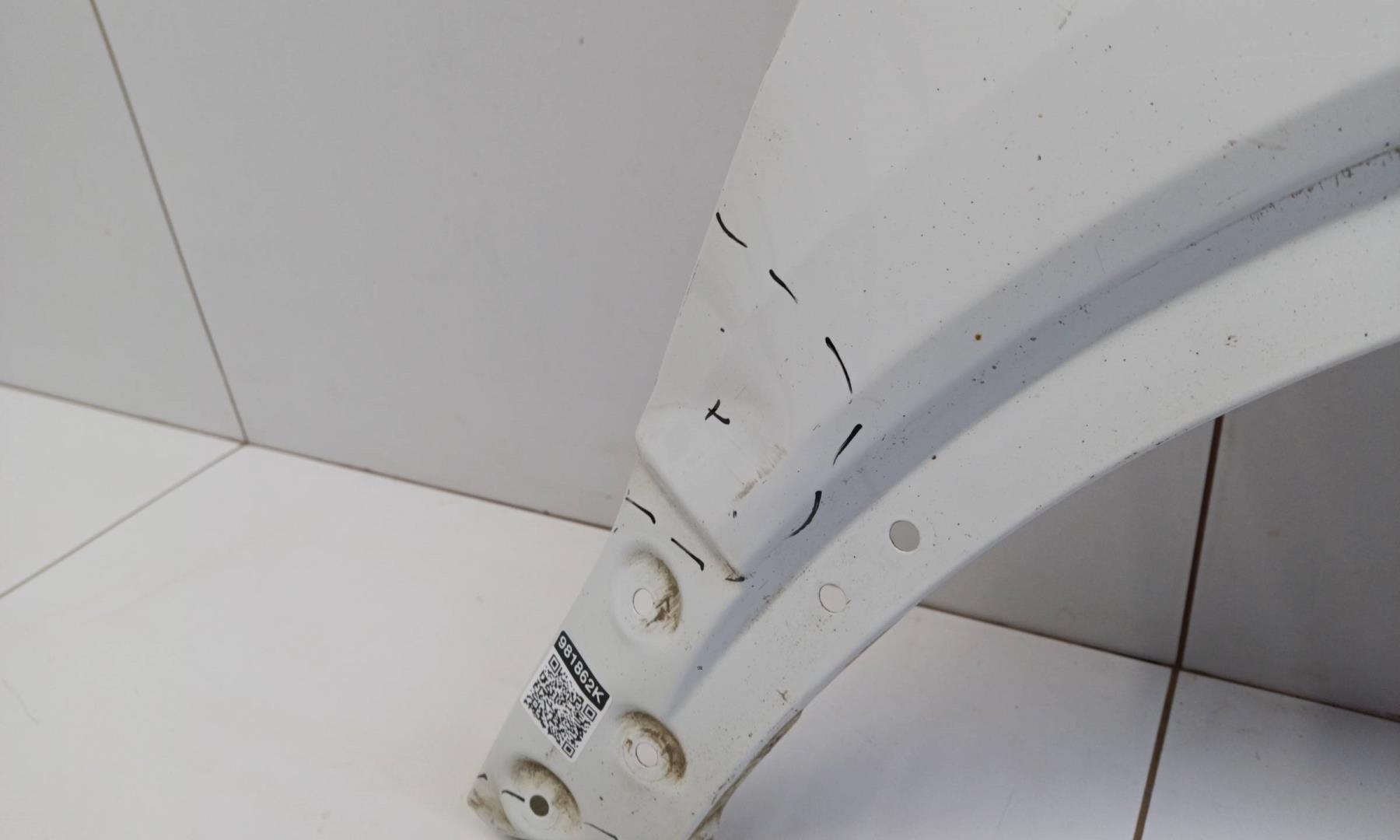 Крыло переднее правое