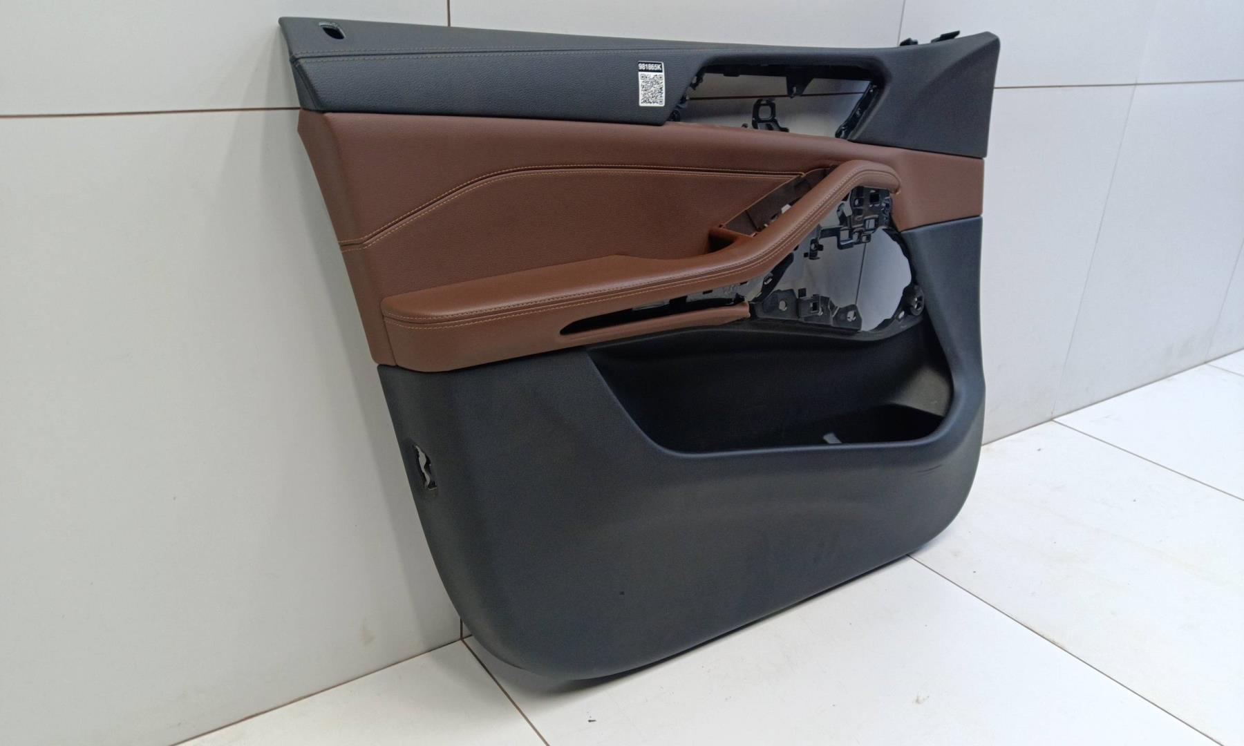 Обшивка двери передней левой