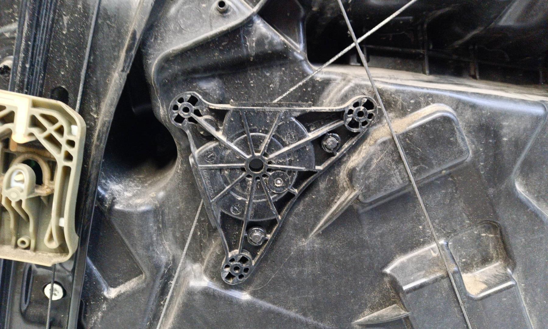 Стеклоподъемник электр. передний левый