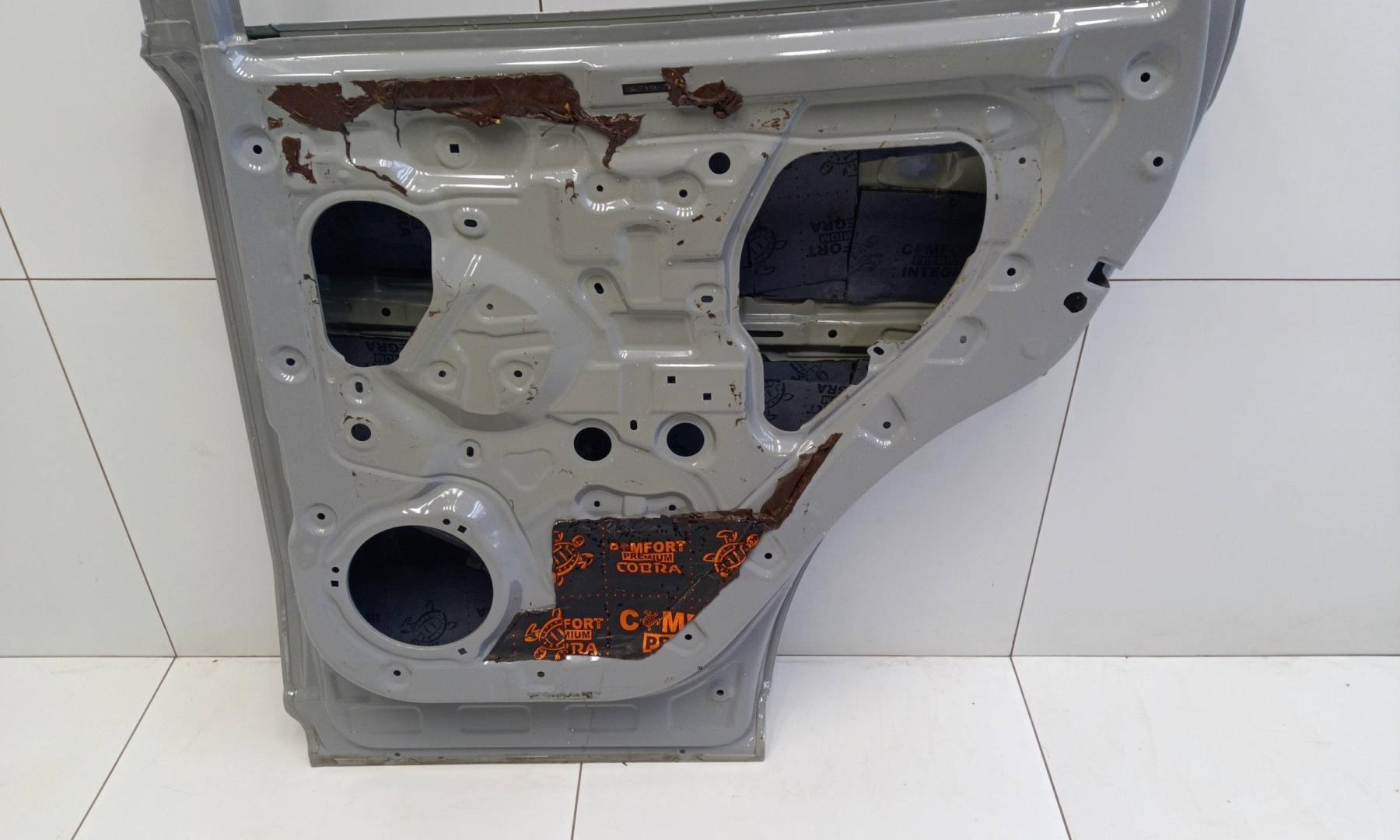 Дверь задняя правая