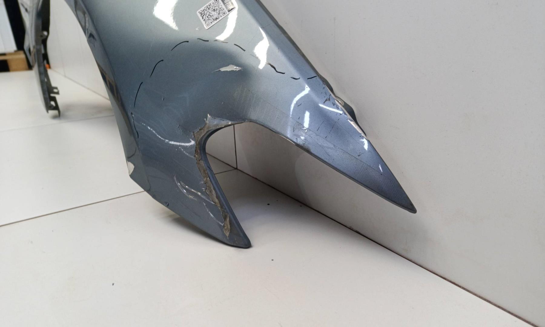 Крыло переднее правое