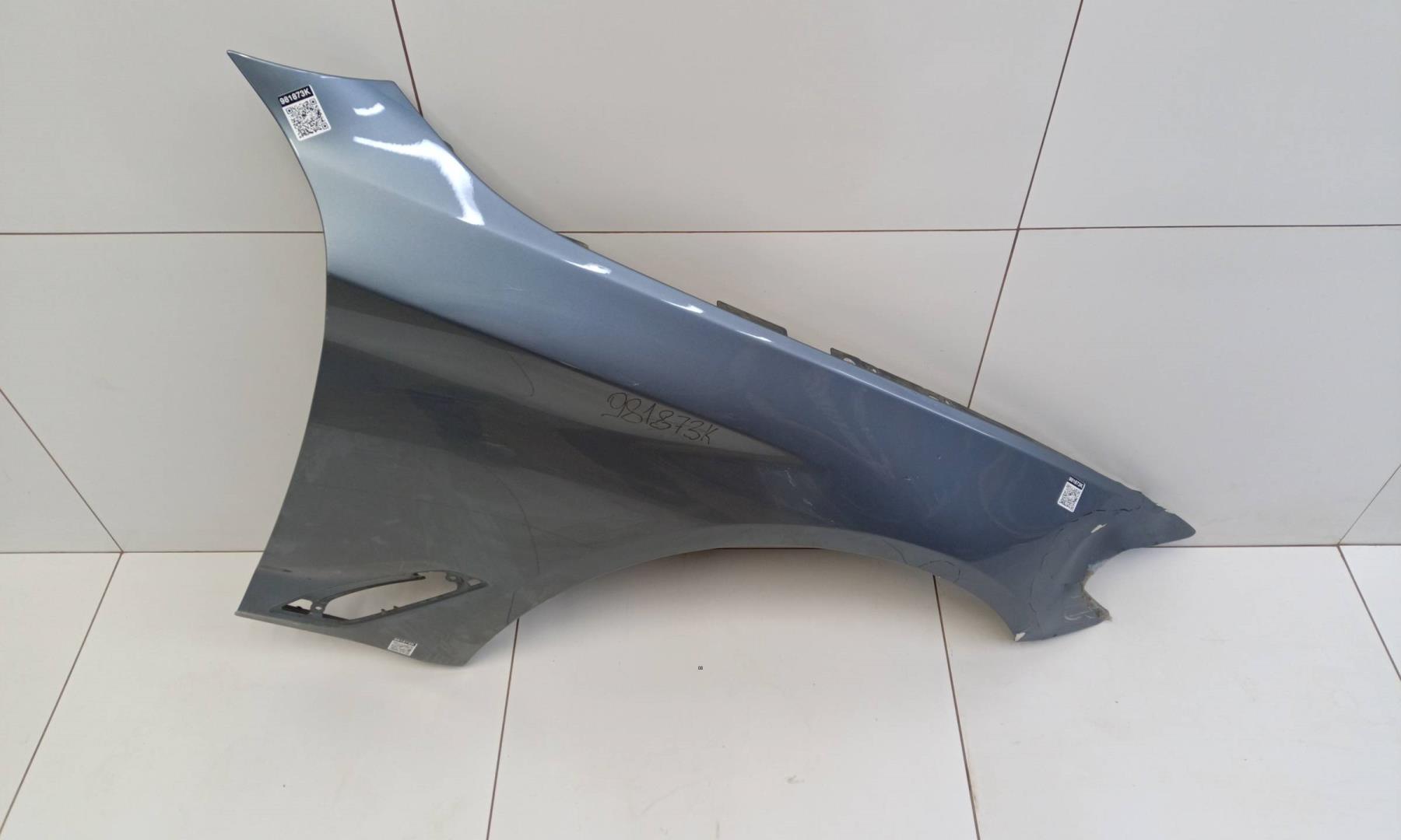 Крыло переднее правое