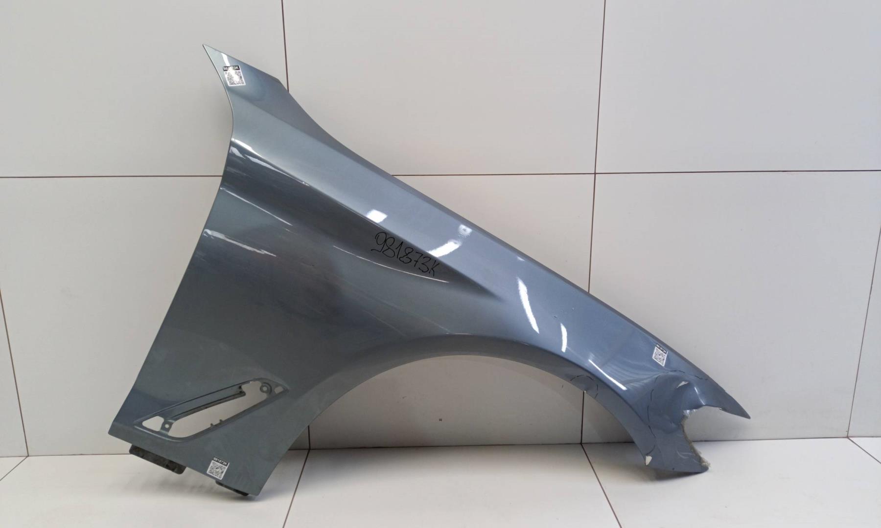 Крыло переднее правое