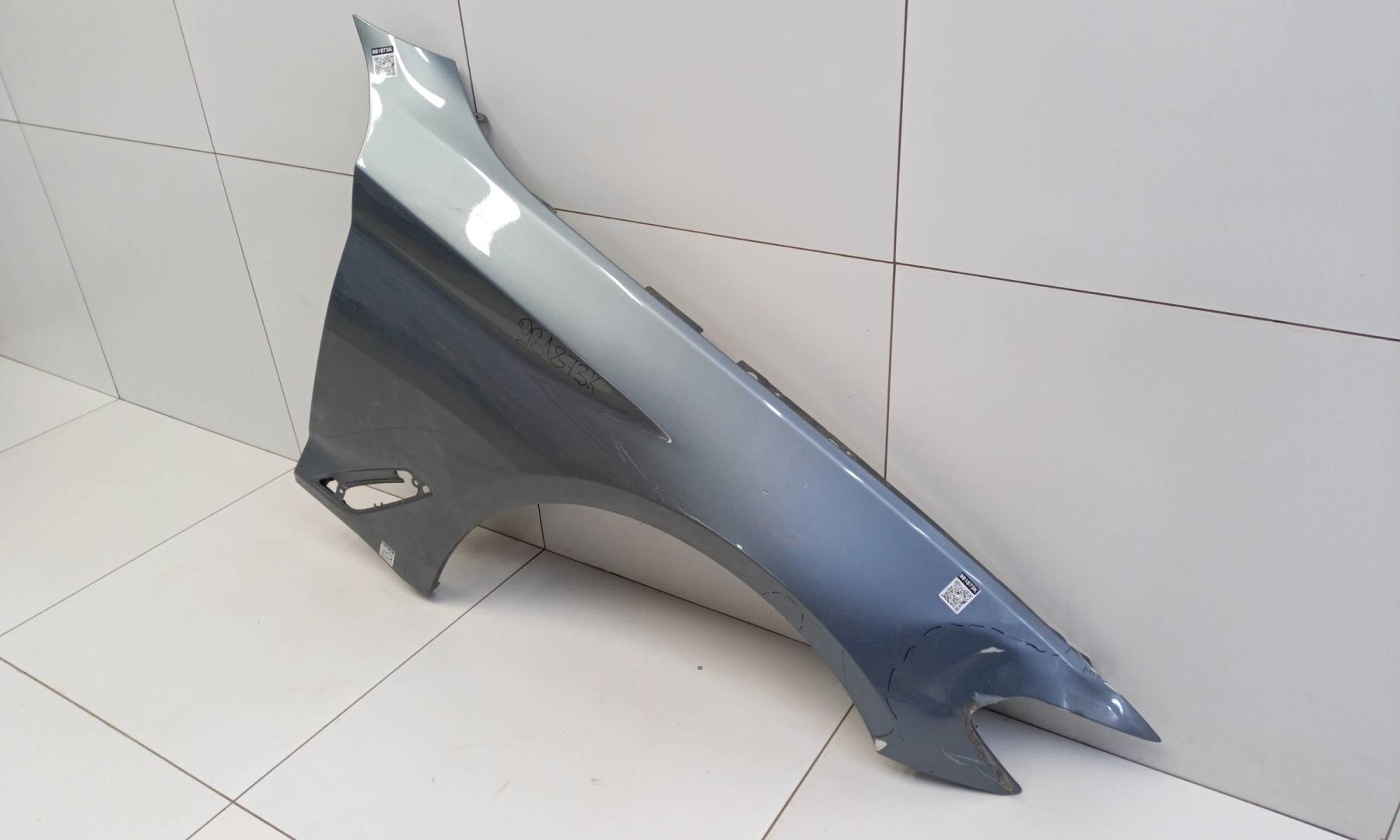 Крыло переднее правое