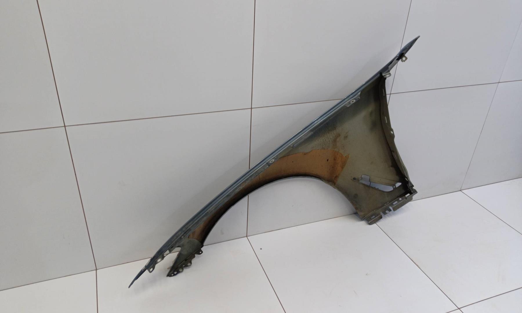 Крыло переднее правое