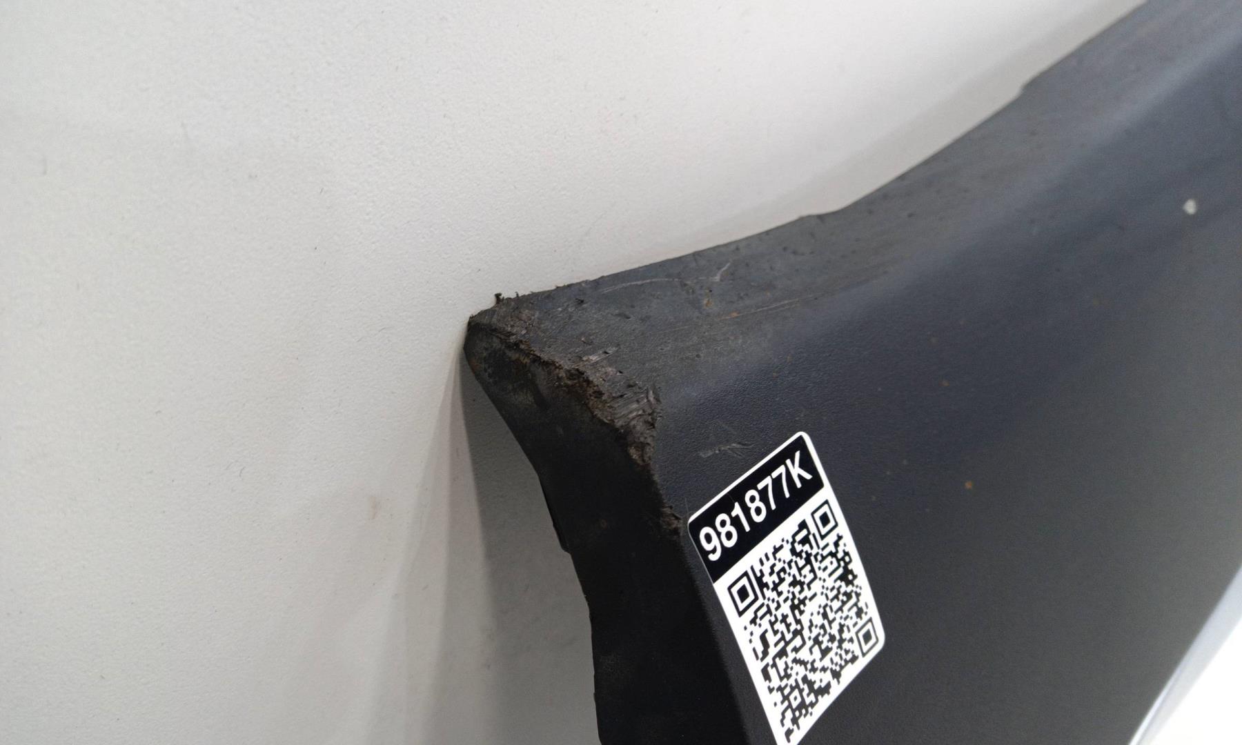 Накладка двери передней правой