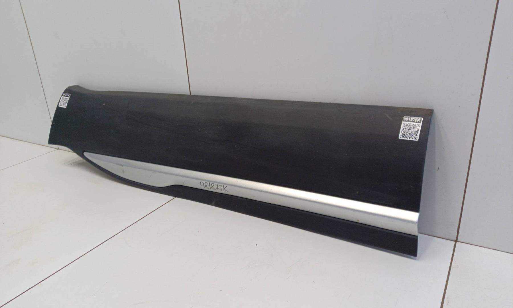 Накладка двери передней правой