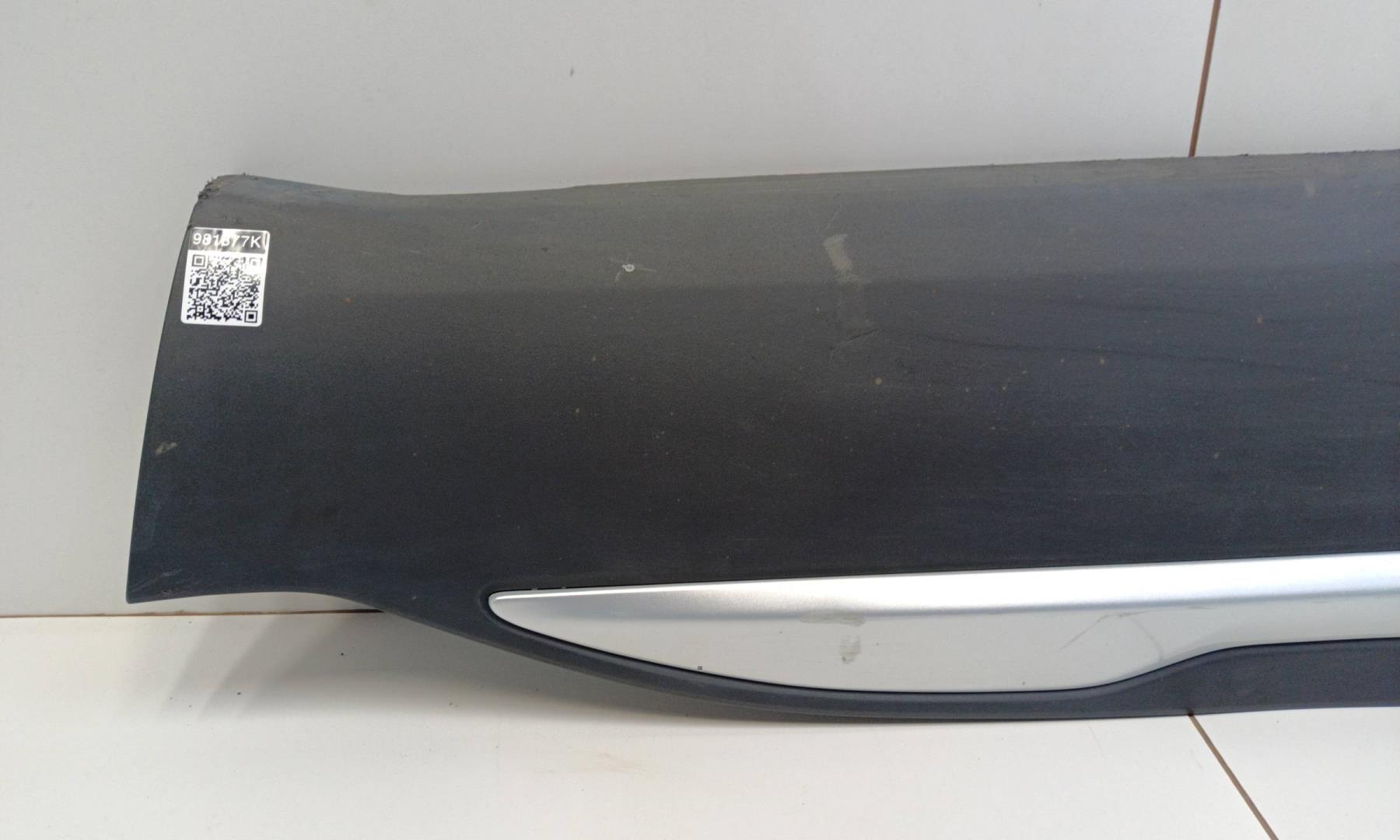 Накладка двери передней правой