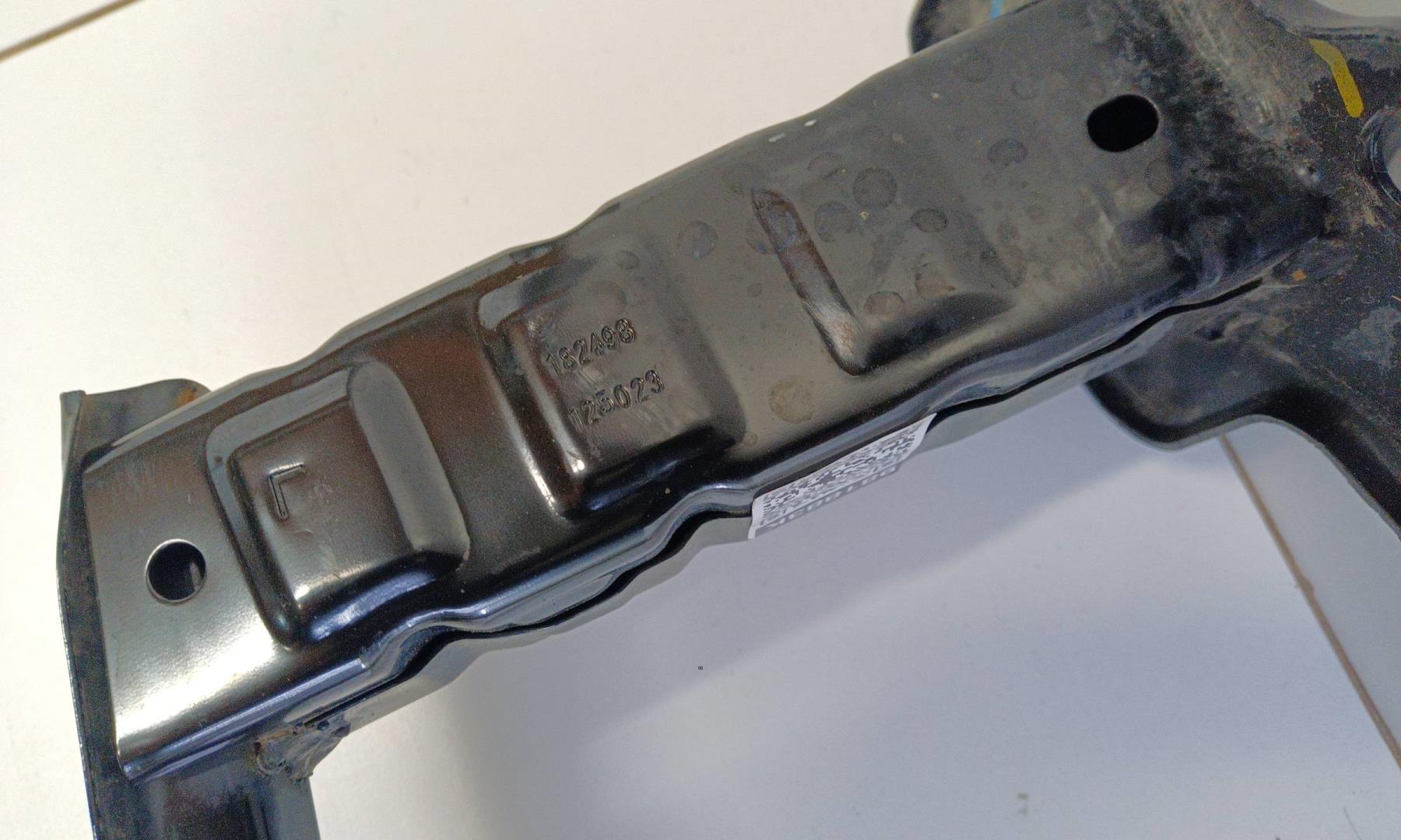 Усилитель переднего бампера