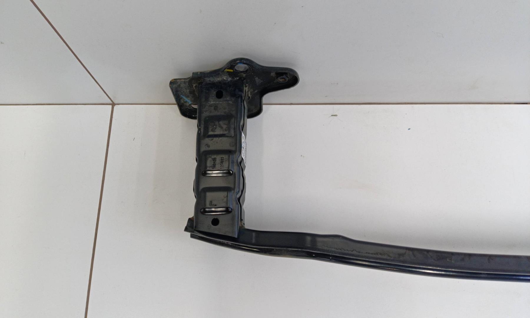 Усилитель переднего бампера