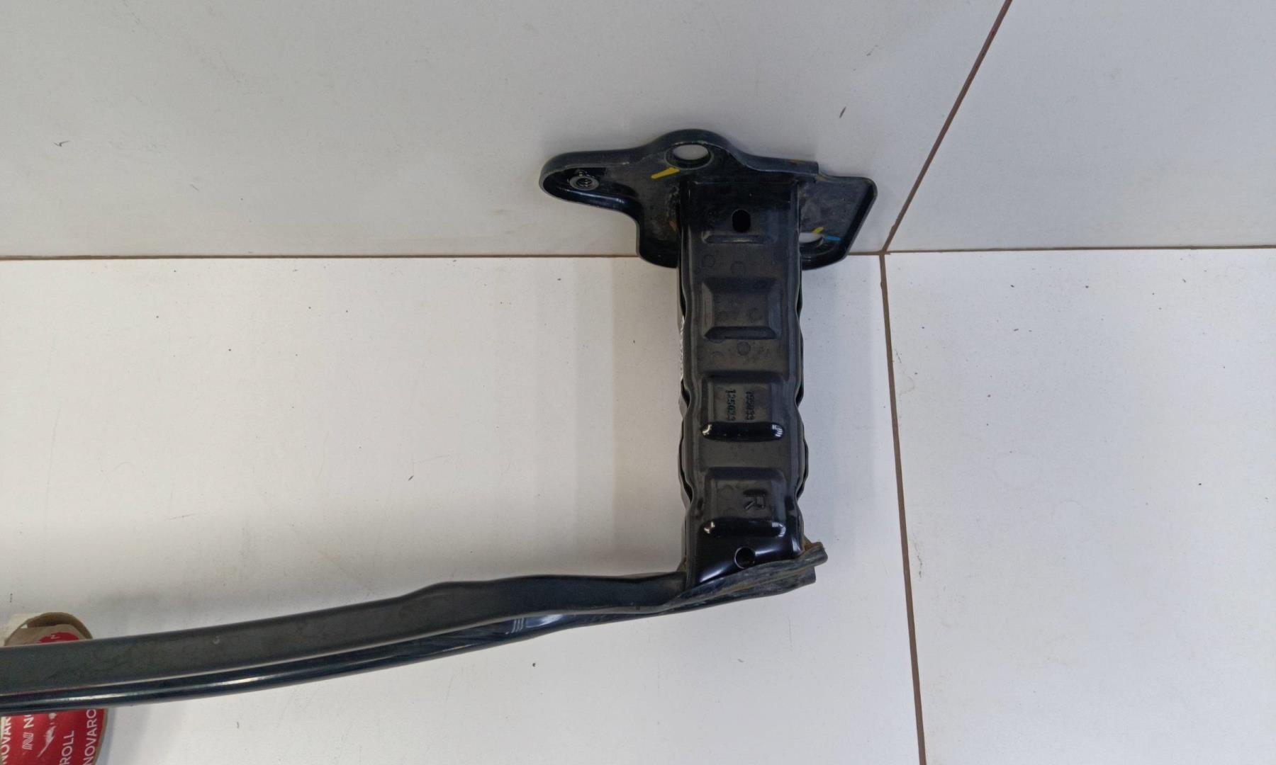 Усилитель переднего бампера