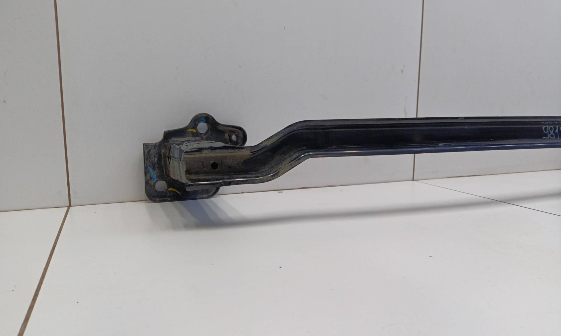 Усилитель переднего бампера