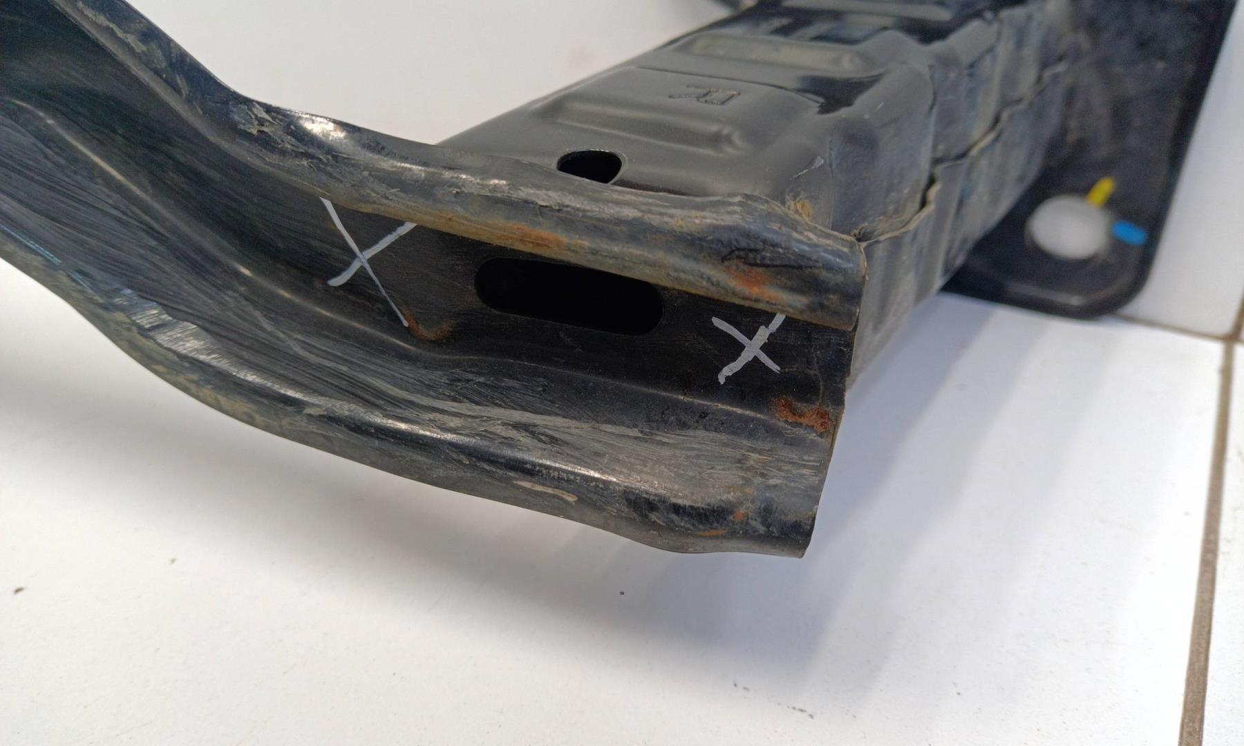 Усилитель переднего бампера