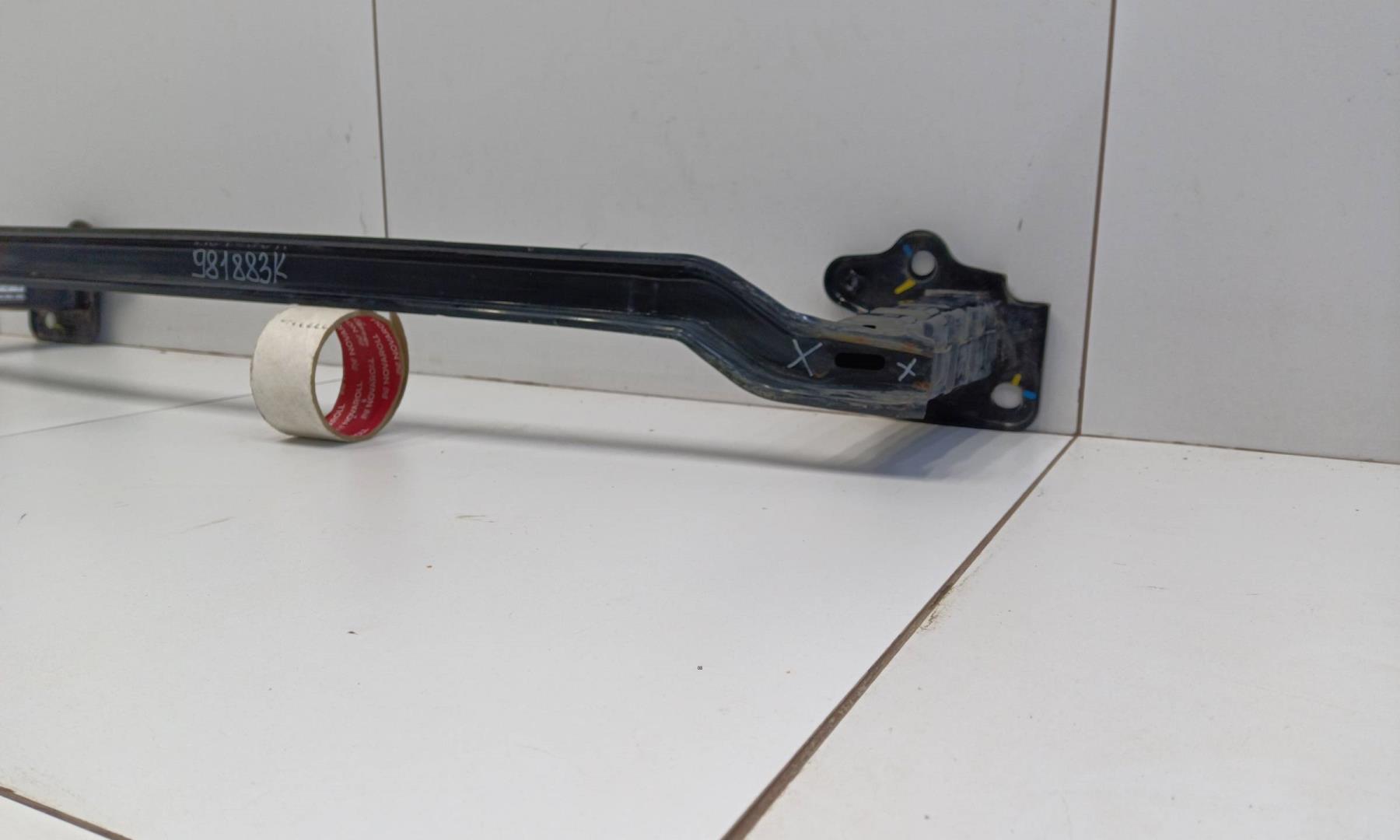 Усилитель переднего бампера