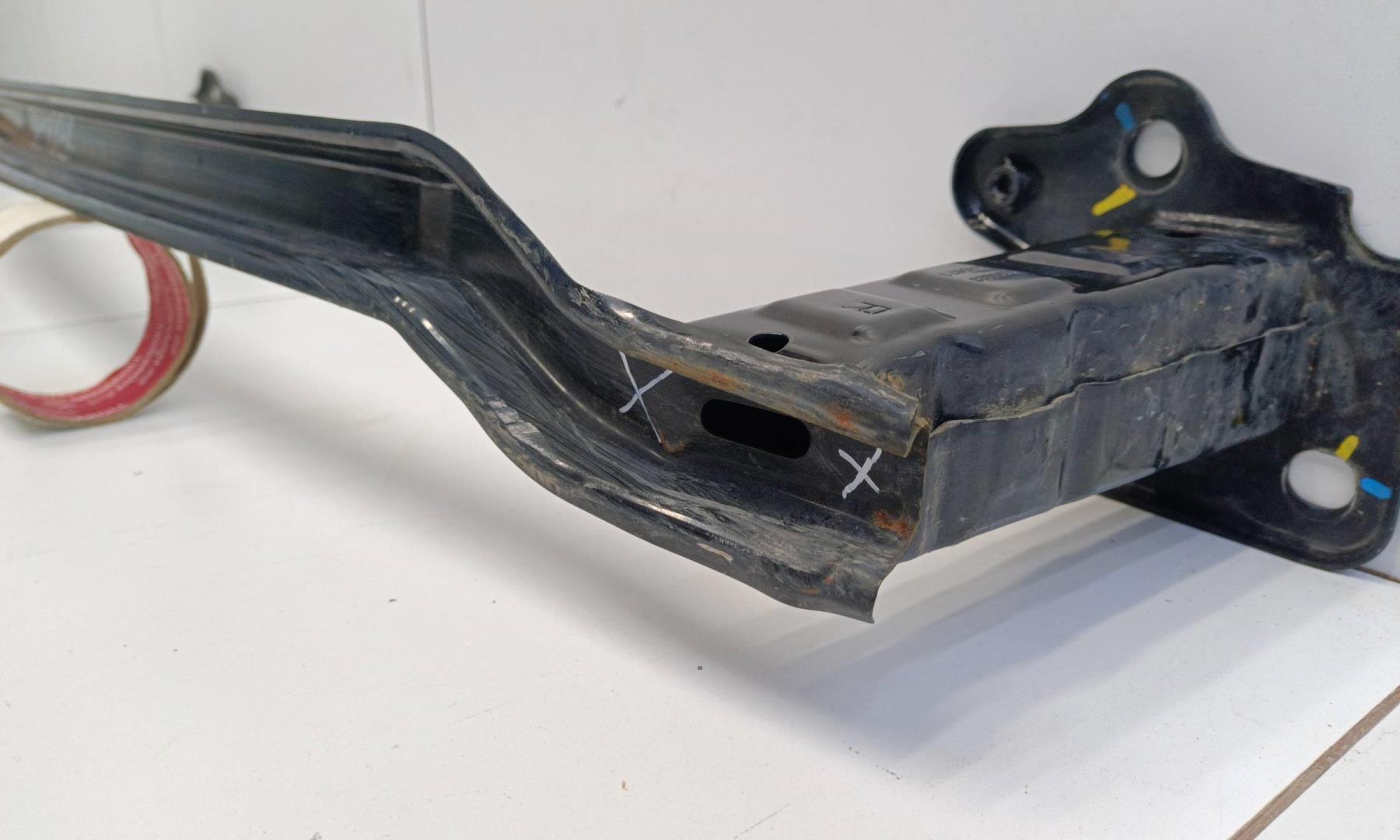 Усилитель переднего бампера