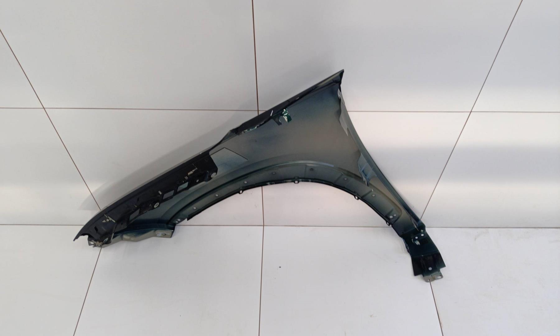 Крыло переднее правое