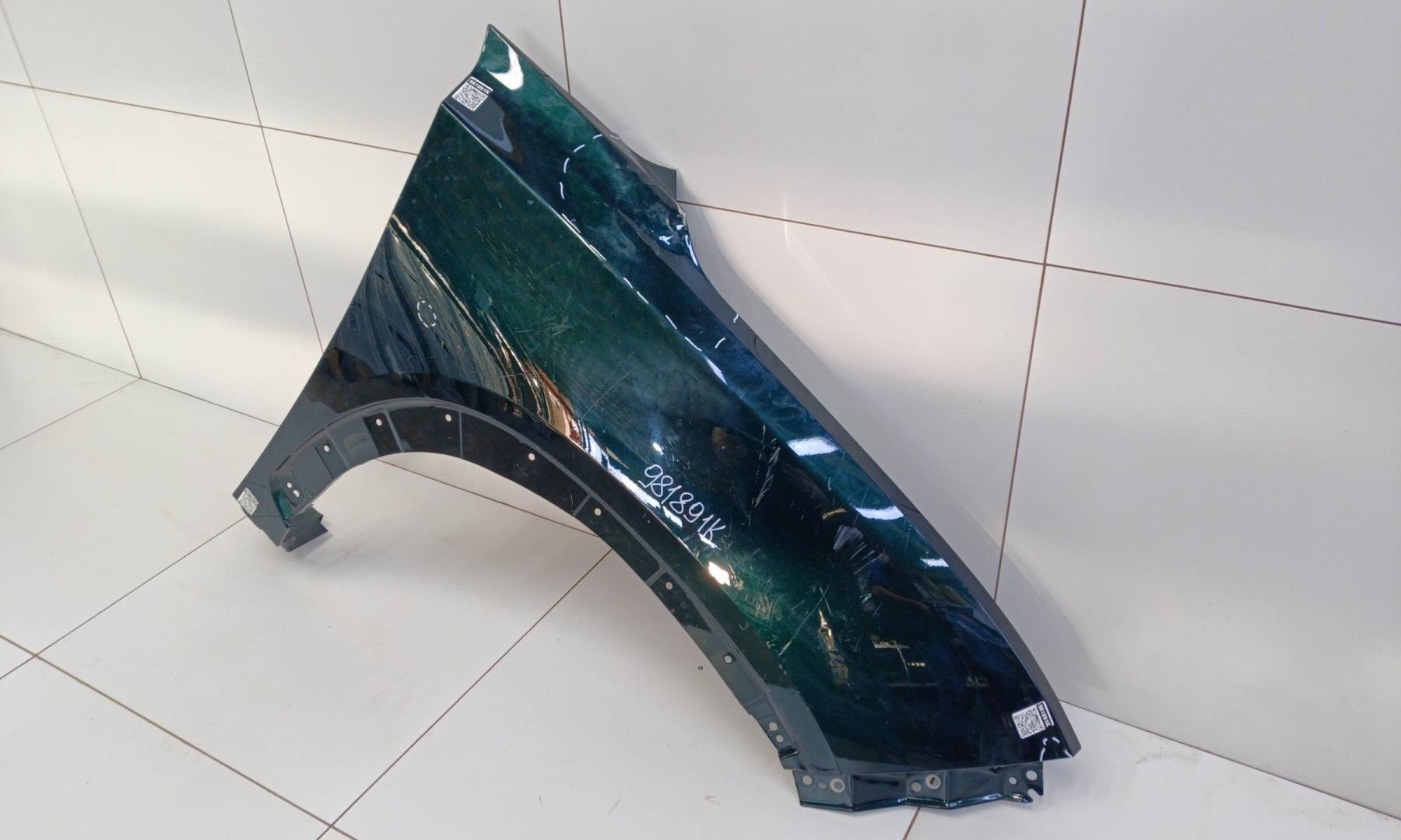 Крыло переднее правое