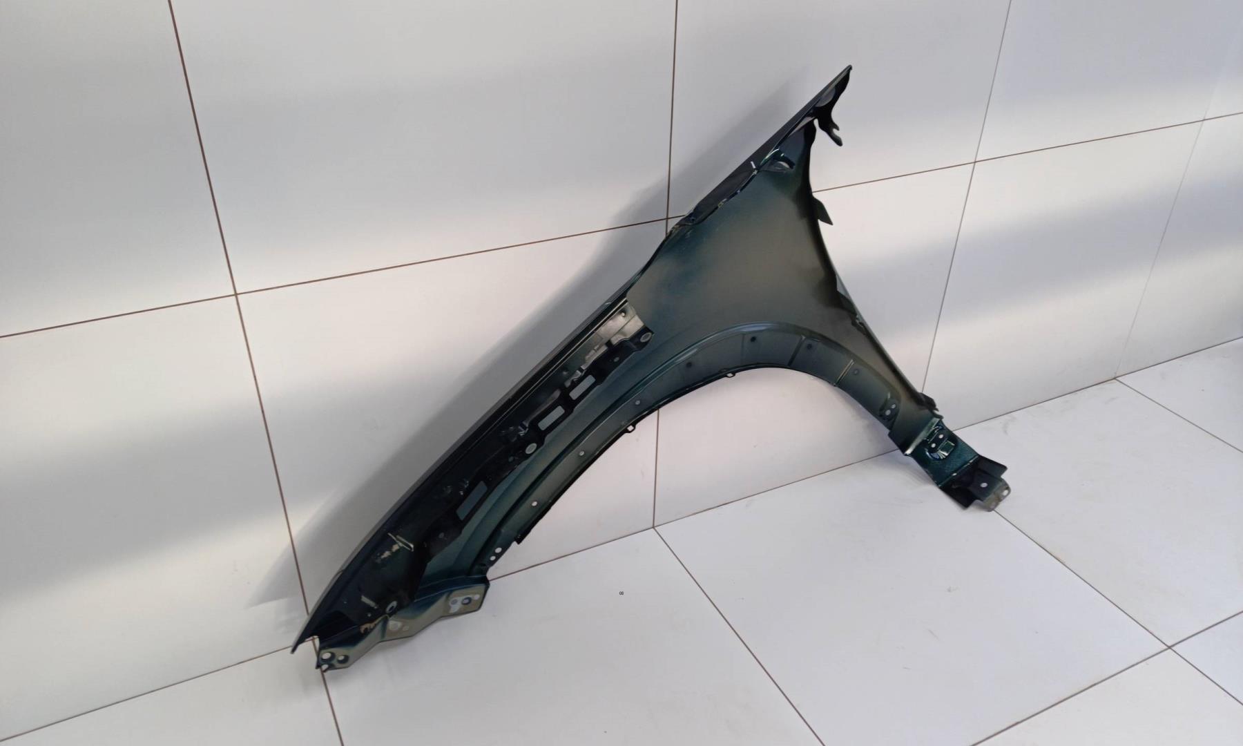 Крыло переднее правое