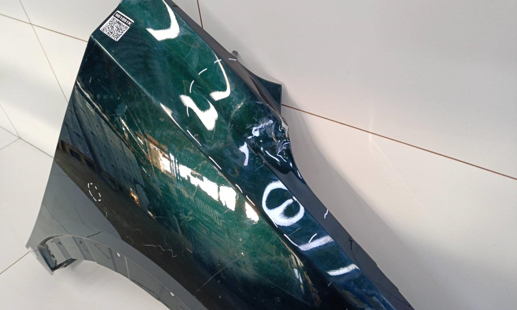 Крыло переднее правое