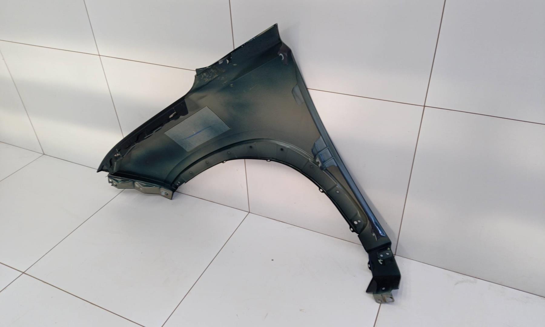 Крыло переднее правое