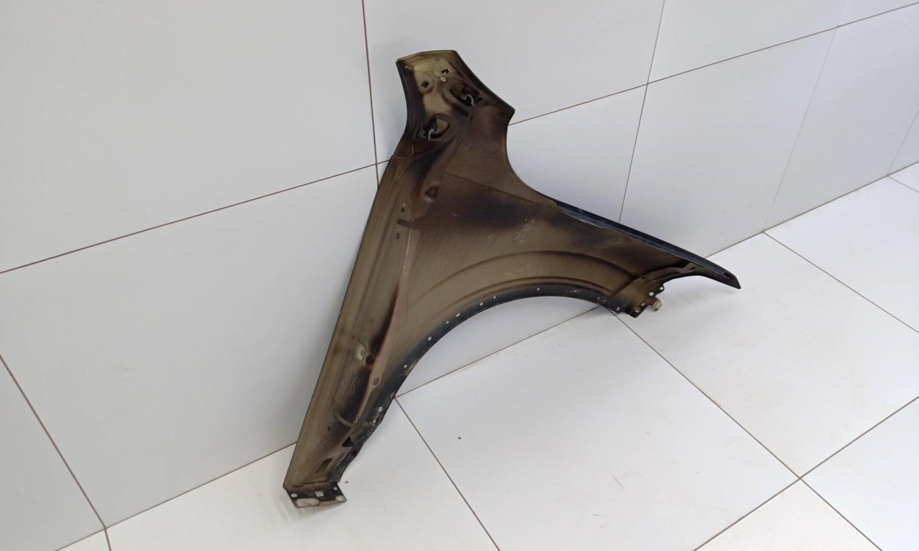 Крыло переднее левое